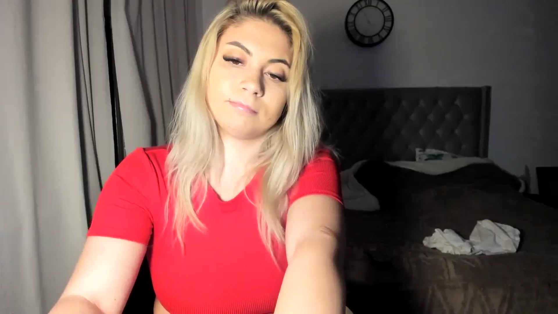Gallery image thumbnail from SweetSmileXx's myfreecams stream on, 12/20/2024, 24:22 image 16 of 20