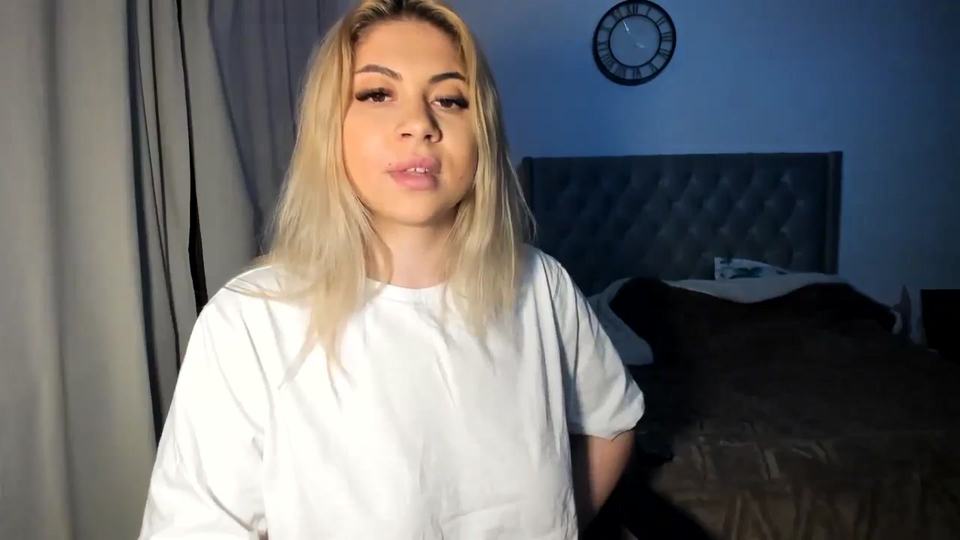 Gallery image thumbnail from SweetSmileXx's myfreecams stream on, 12/20/2024, 24:22 image 8 of 20