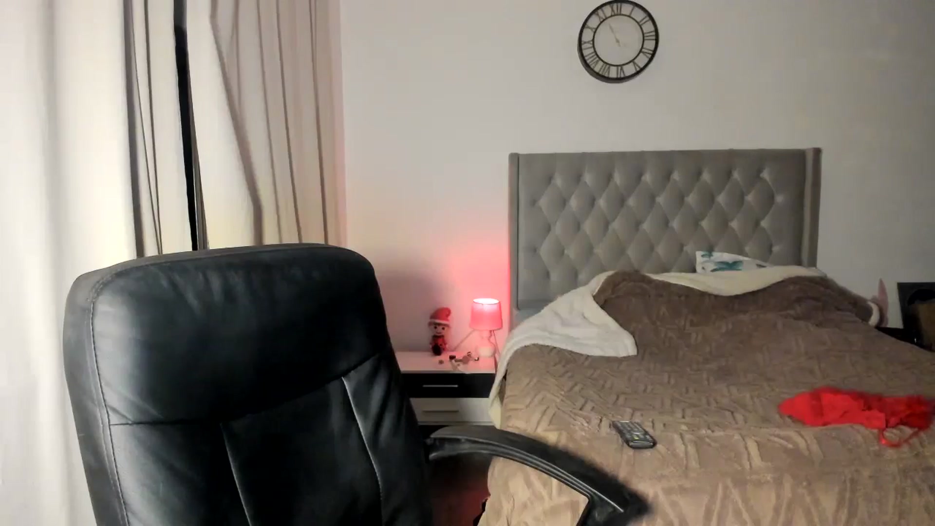 Gallery image thumbnail from SweetSmileXx's myfreecams stream on, 12/20/2024, 24:22 image 10 of 20