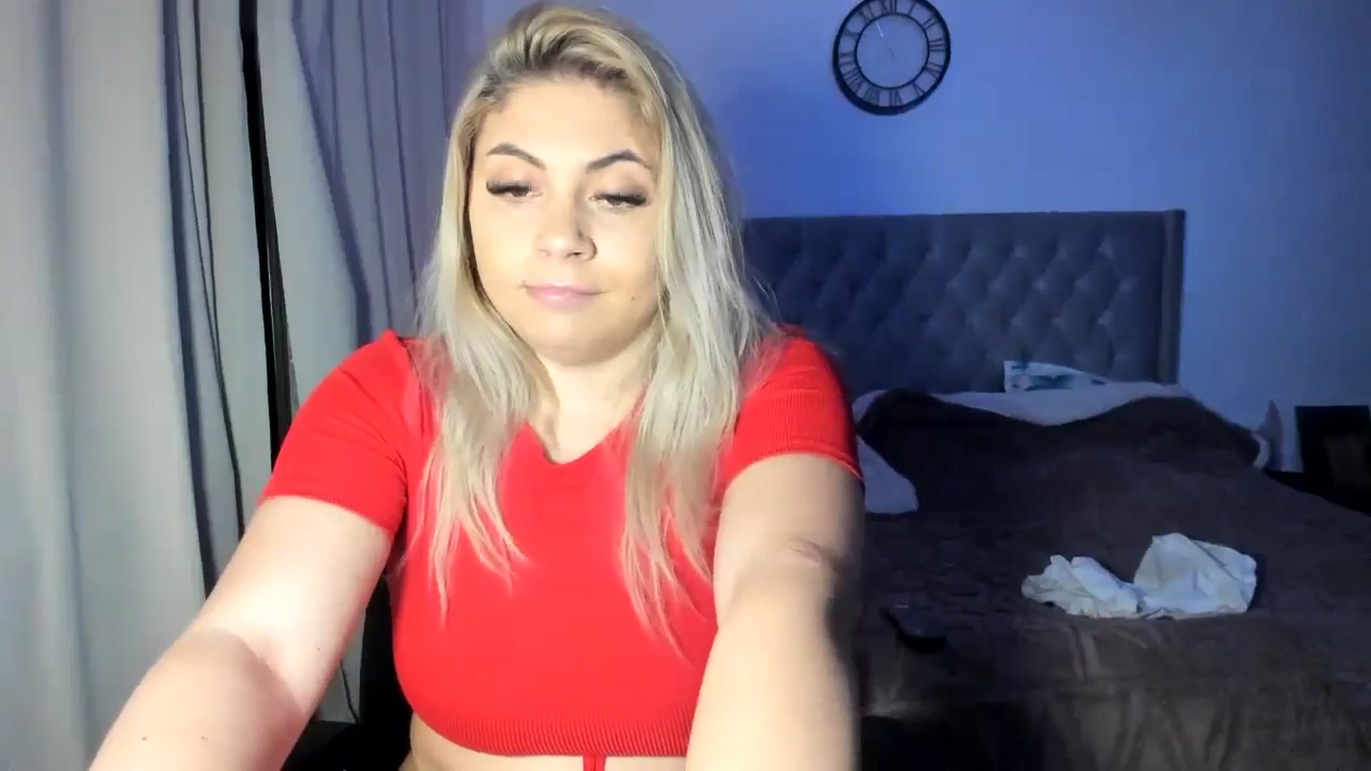 Gallery image thumbnail from SweetSmileXx's myfreecams stream on, 12/20/2024, 24:22 image 19 of 20
