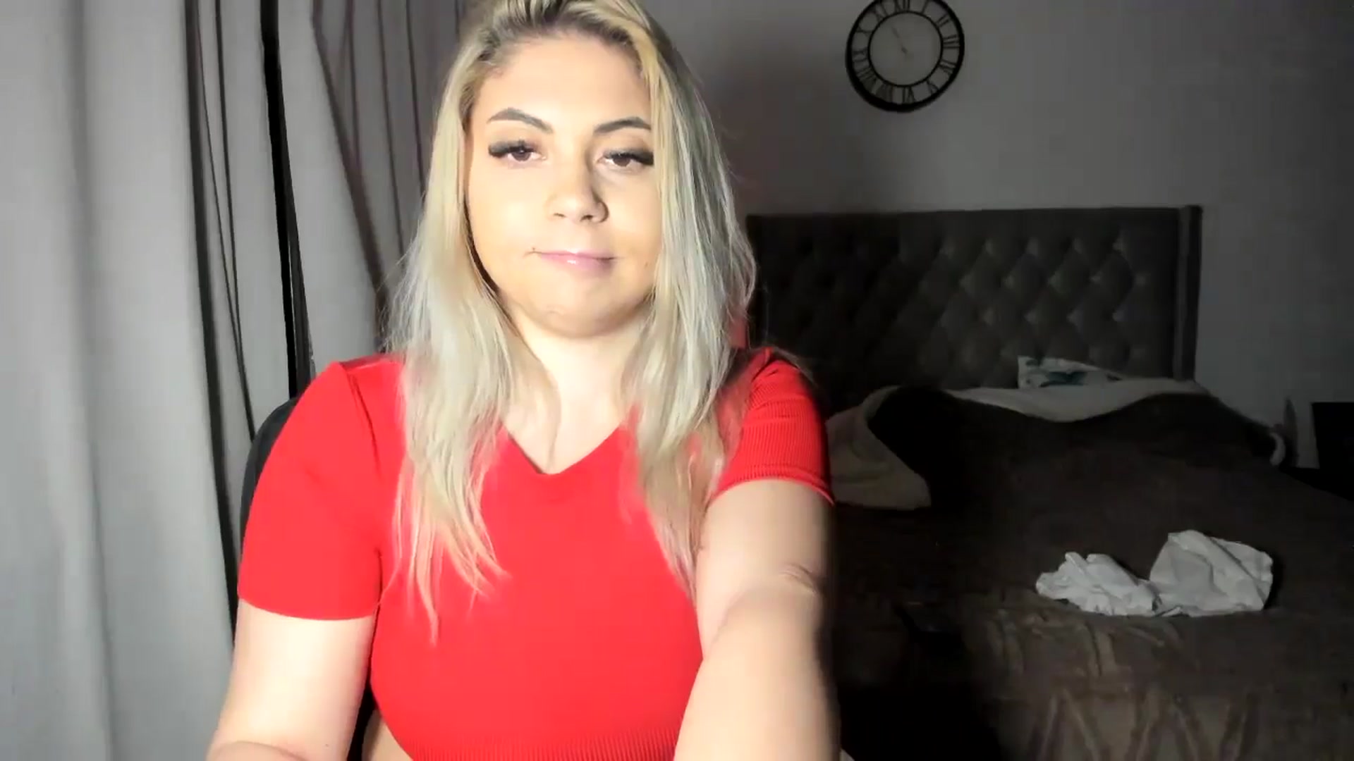 Gallery image thumbnail from SweetSmileXx's myfreecams stream on, 12/20/2024, 24:22 image 17 of 20