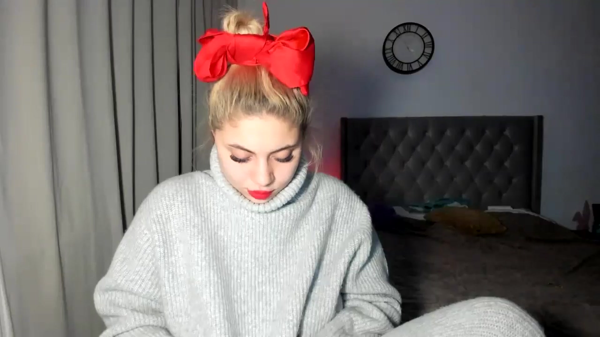 Gallery image thumbnail from SweetSmileXx's myfreecams stream on, 12/24/2024, 24:02 image 19 of 20
