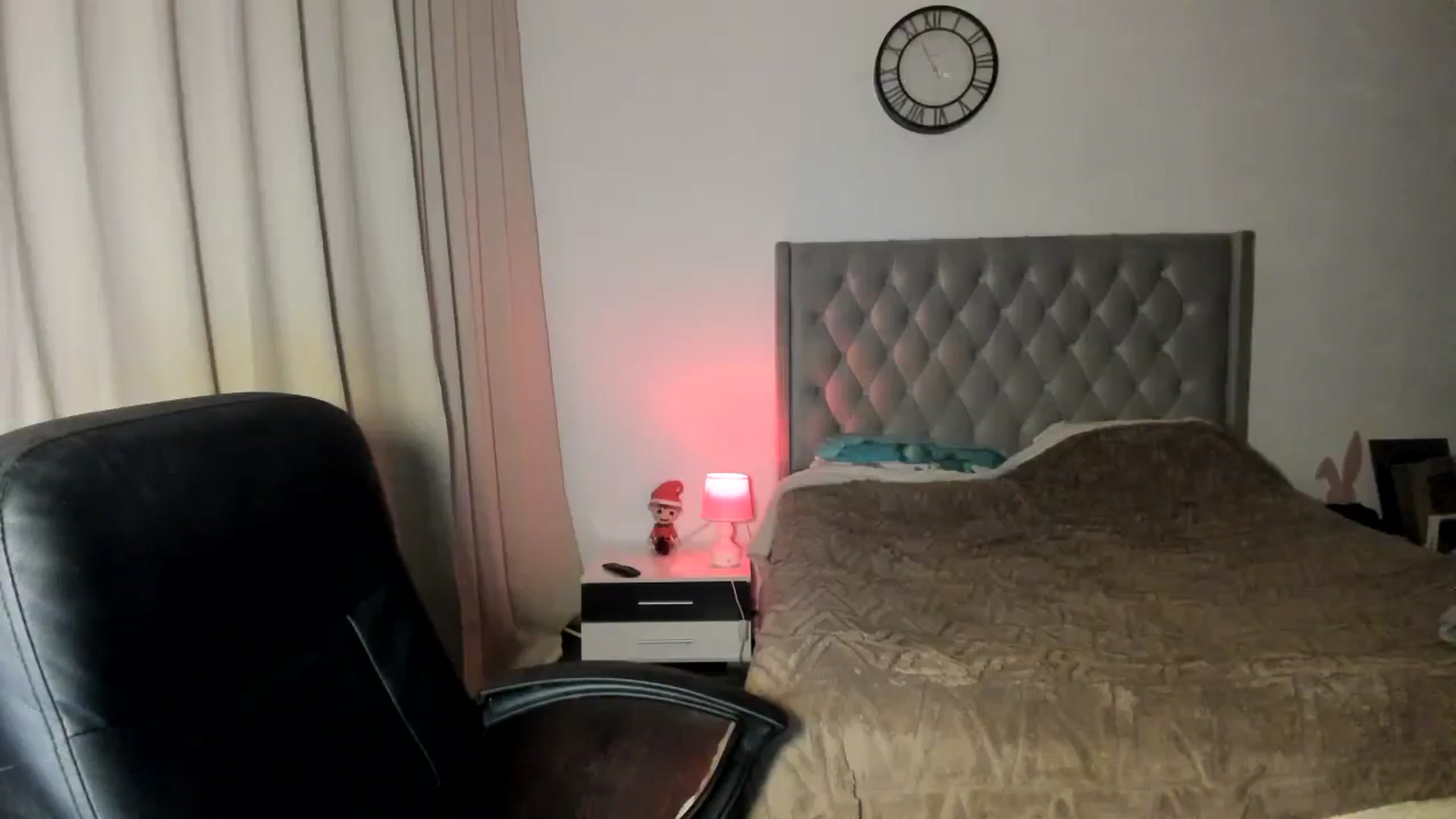 Gallery image thumbnail from SweetSmileXx's myfreecams stream on, 12/26/2024, 18:00 image 8 of 20