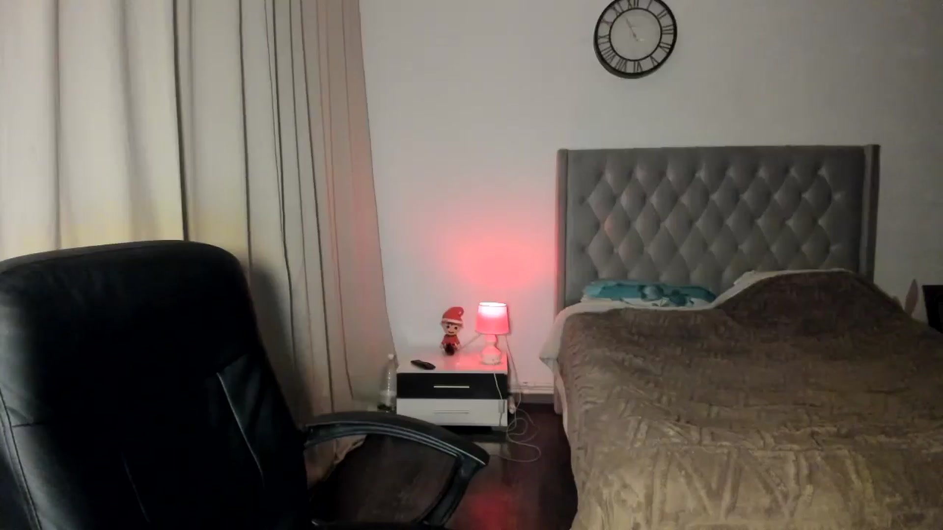 Gallery image thumbnail from SweetSmileXx's myfreecams stream on, 12/26/2024, 19:15 image 11 of 20