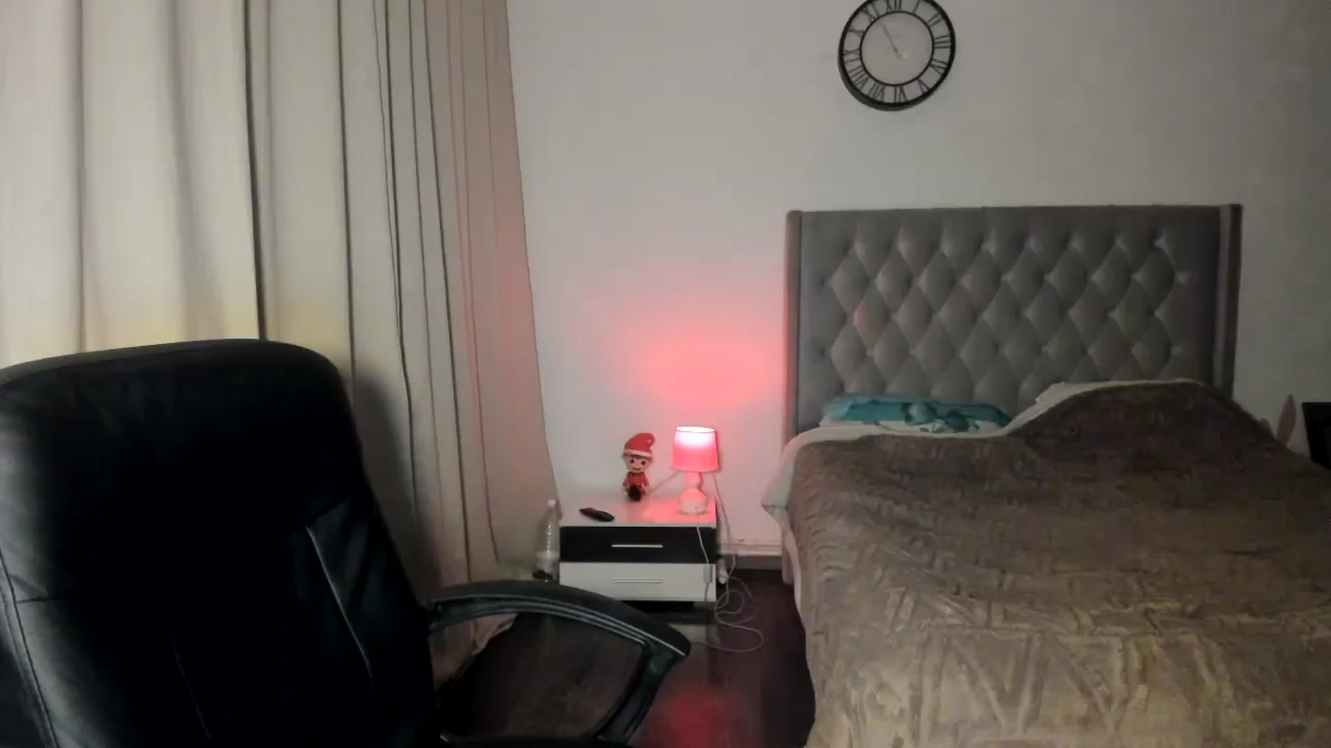 Gallery image thumbnail from SweetSmileXx's myfreecams stream on, 12/26/2024, 19:15 image 10 of 20