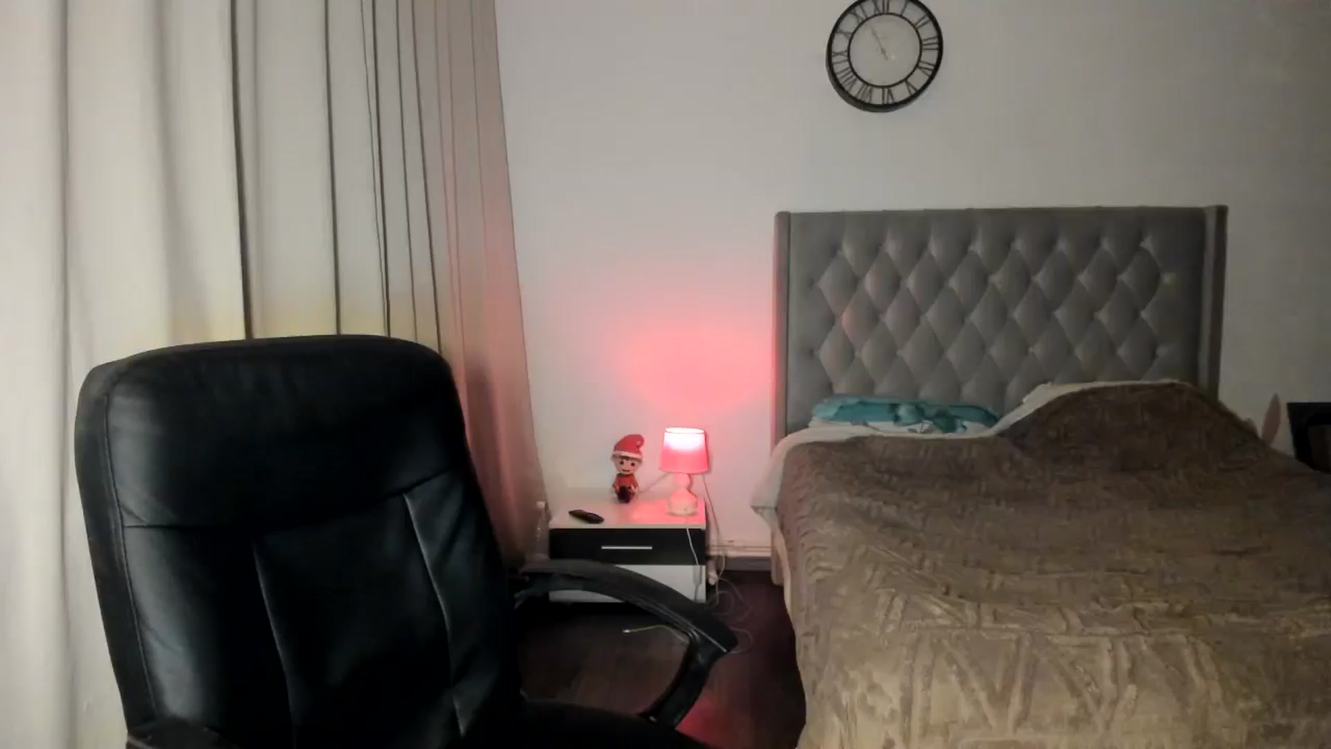 Gallery image thumbnail from SweetSmileXx's myfreecams stream on, 12/26/2024, 19:15 image 1 of 20
