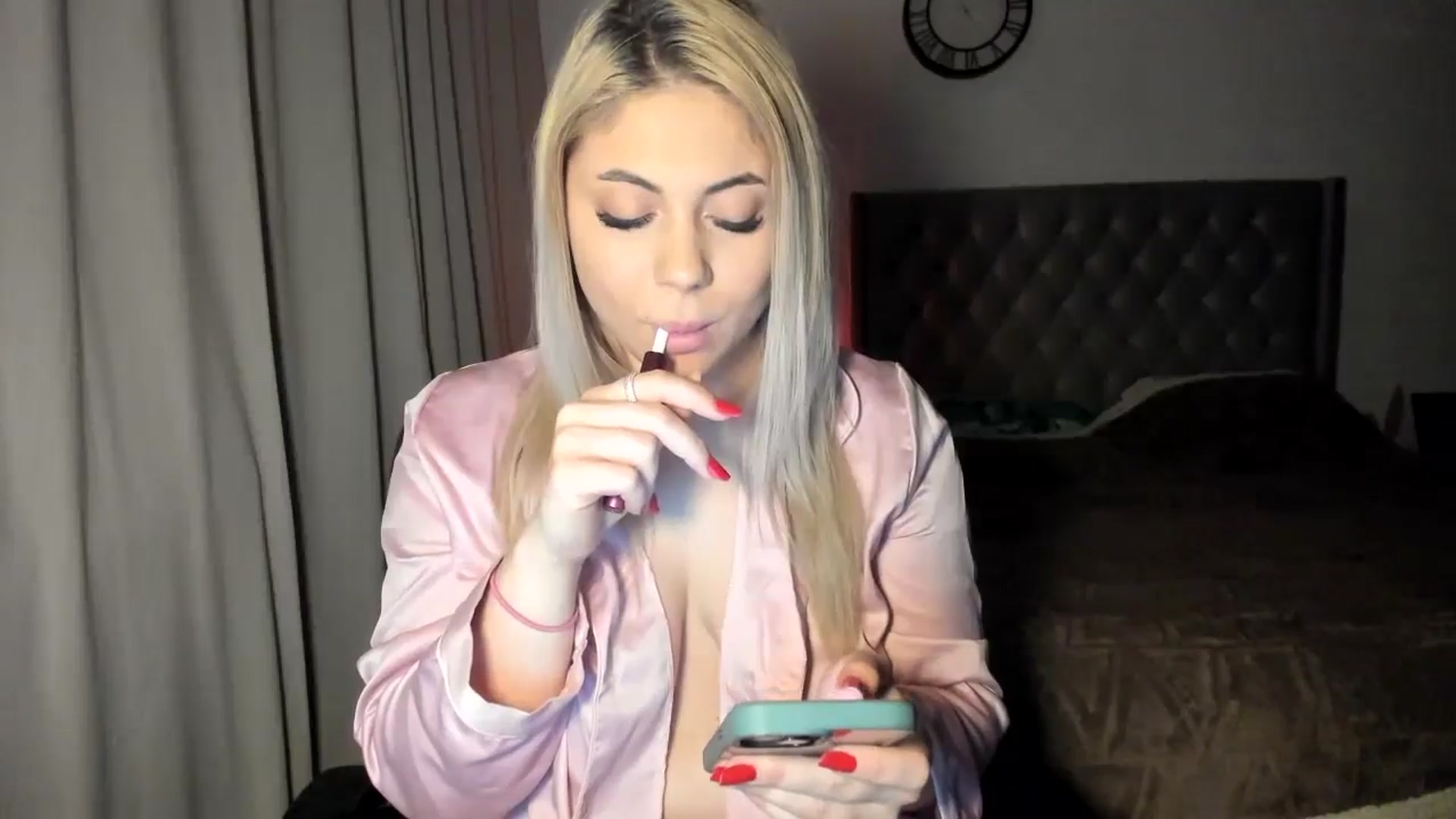 Gallery image thumbnail from SweetSmileXx's myfreecams stream on, 12/26/2024, 20:00 image 5 of 20