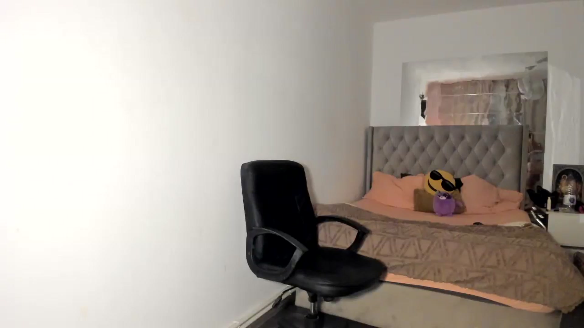 Gallery image thumbnail from SweetSmileXx's myfreecams stream on, 01/02/2025, 02:59 image 11 of 20