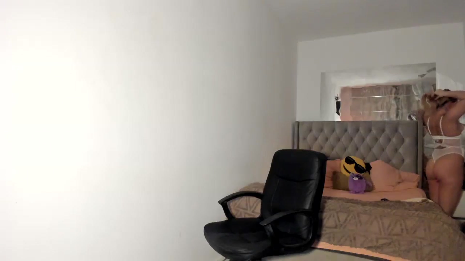 Gallery image thumbnail from SweetSmileXx's myfreecams stream on, 01/02/2025, 02:59 image 9 of 20