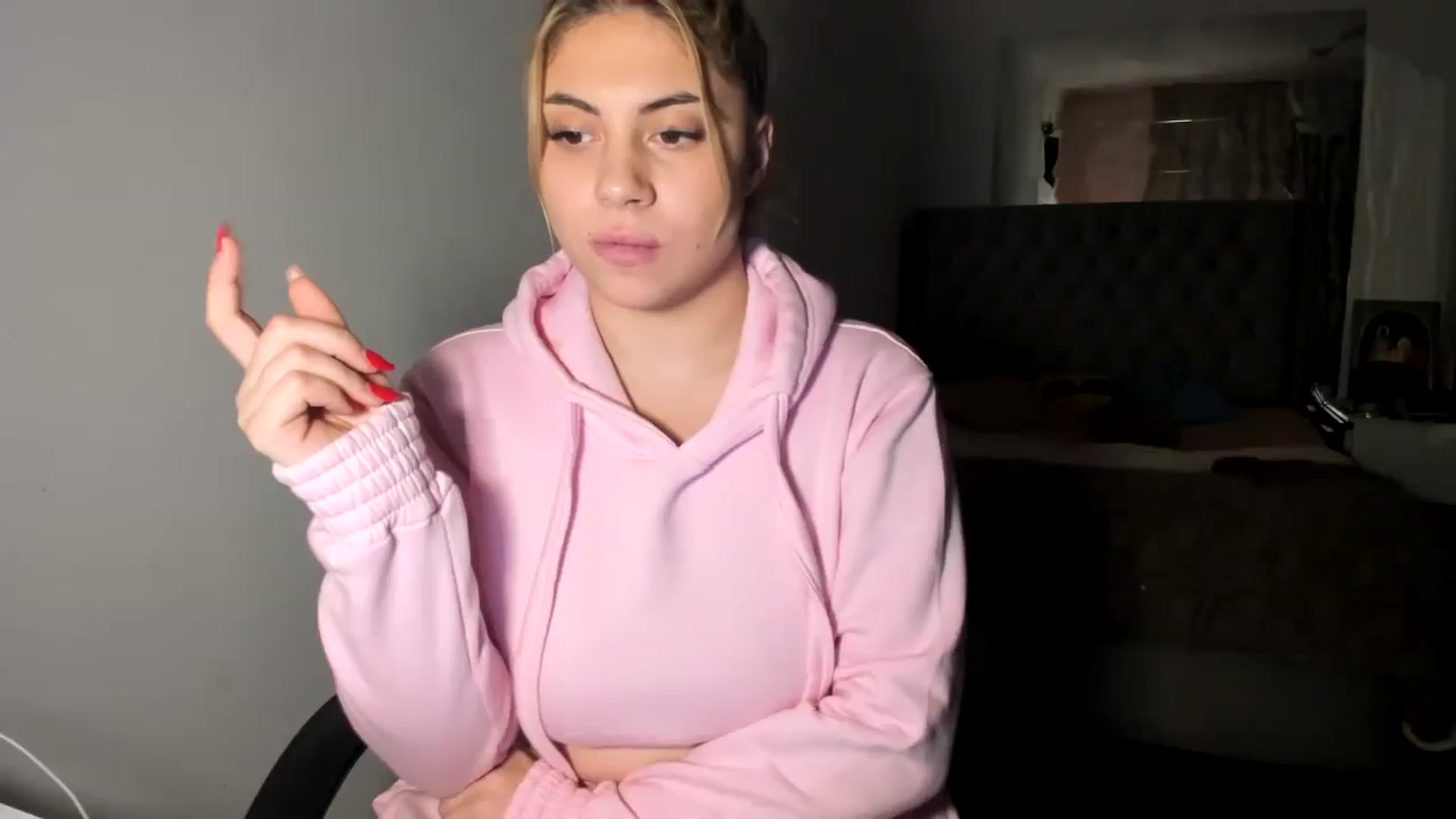 Gallery image thumbnail from SweetSmileXx's myfreecams stream on, 01/17/2025, 01:13 image 6 of 20