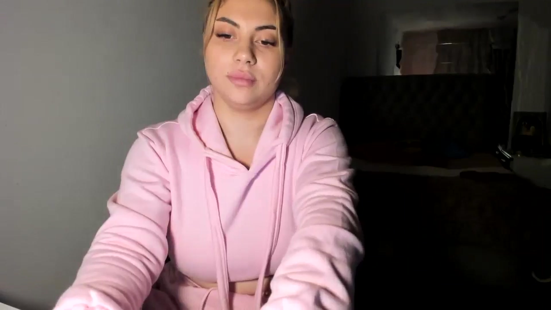 Gallery image thumbnail from SweetSmileXx's myfreecams stream on, 01/17/2025, 01:13 image 11 of 20