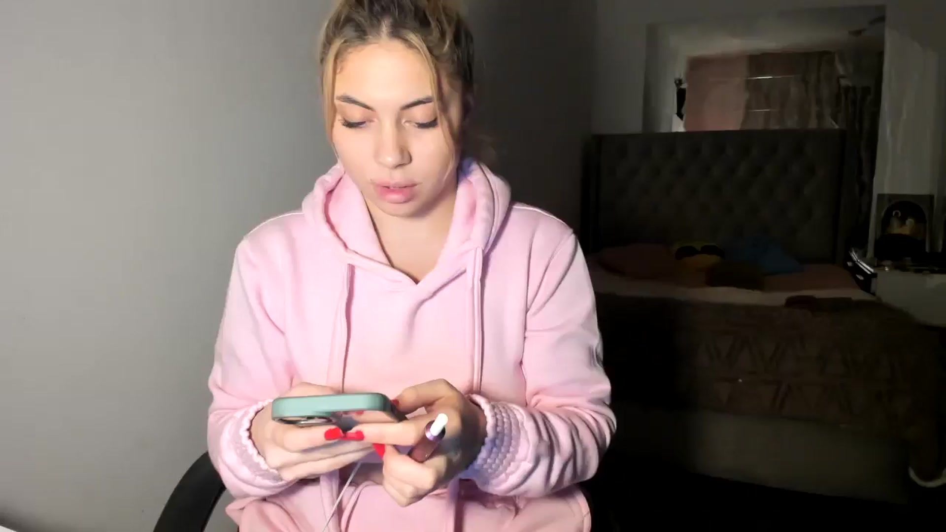 Gallery image thumbnail from SweetSmileXx's myfreecams stream on, 01/17/2025, 01:13 image 12 of 20