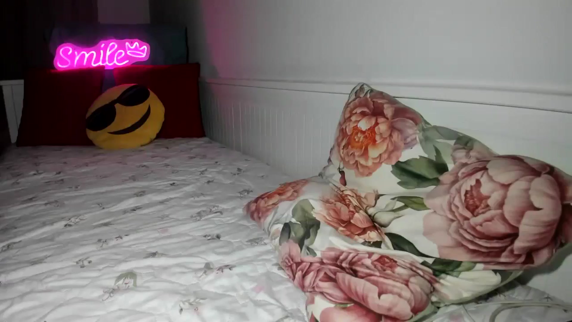 Gallery image thumbnail from SweetSmileXx's myfreecams stream on, 02/18/2026, 24:18 image 8 of 20