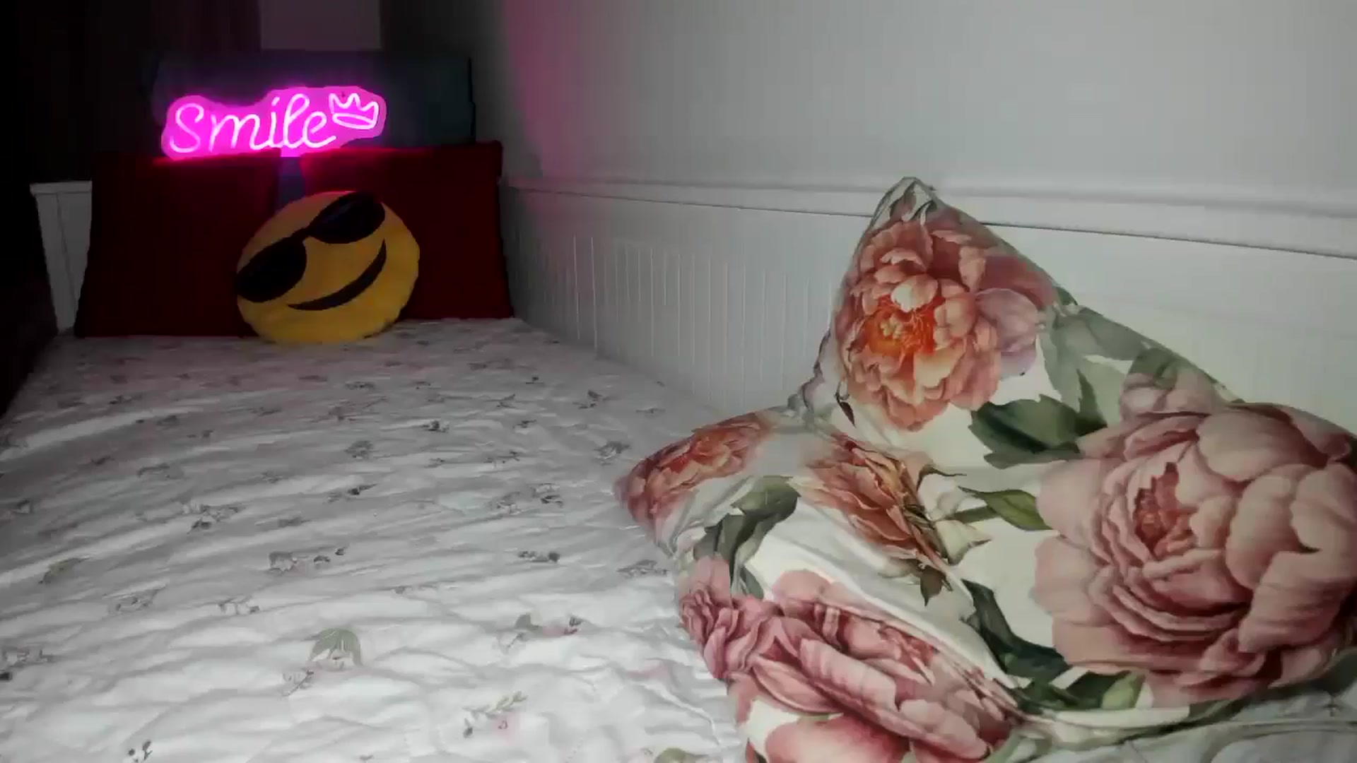 Gallery image thumbnail from SweetSmileXx's myfreecams stream on, 02/18/2026, 24:18 image 7 of 20