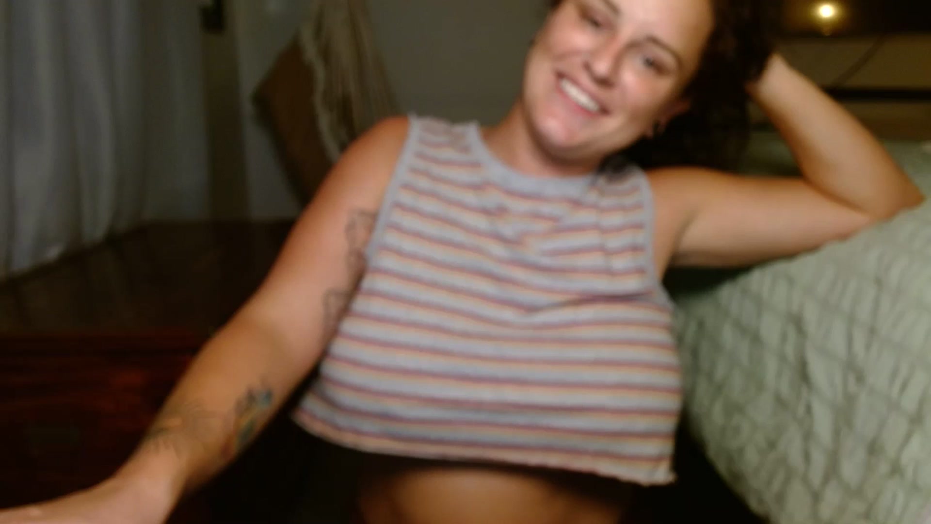 Gallery image thumbnail from SweetTea37's myfreecams stream on, 10/23/2023, 02:03 image 18 of 20