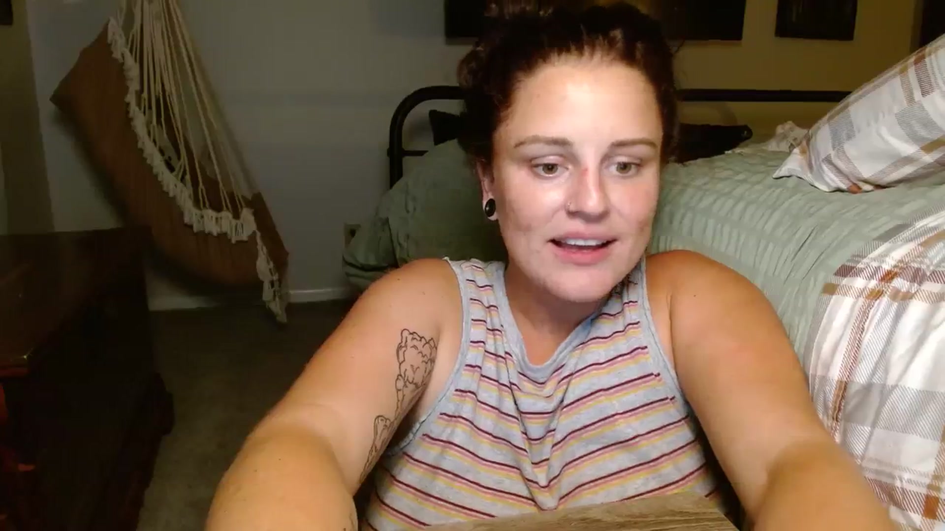Gallery image thumbnail from SweetTea37's myfreecams stream on, 10/23/2023, 03:17 image 9 of 20