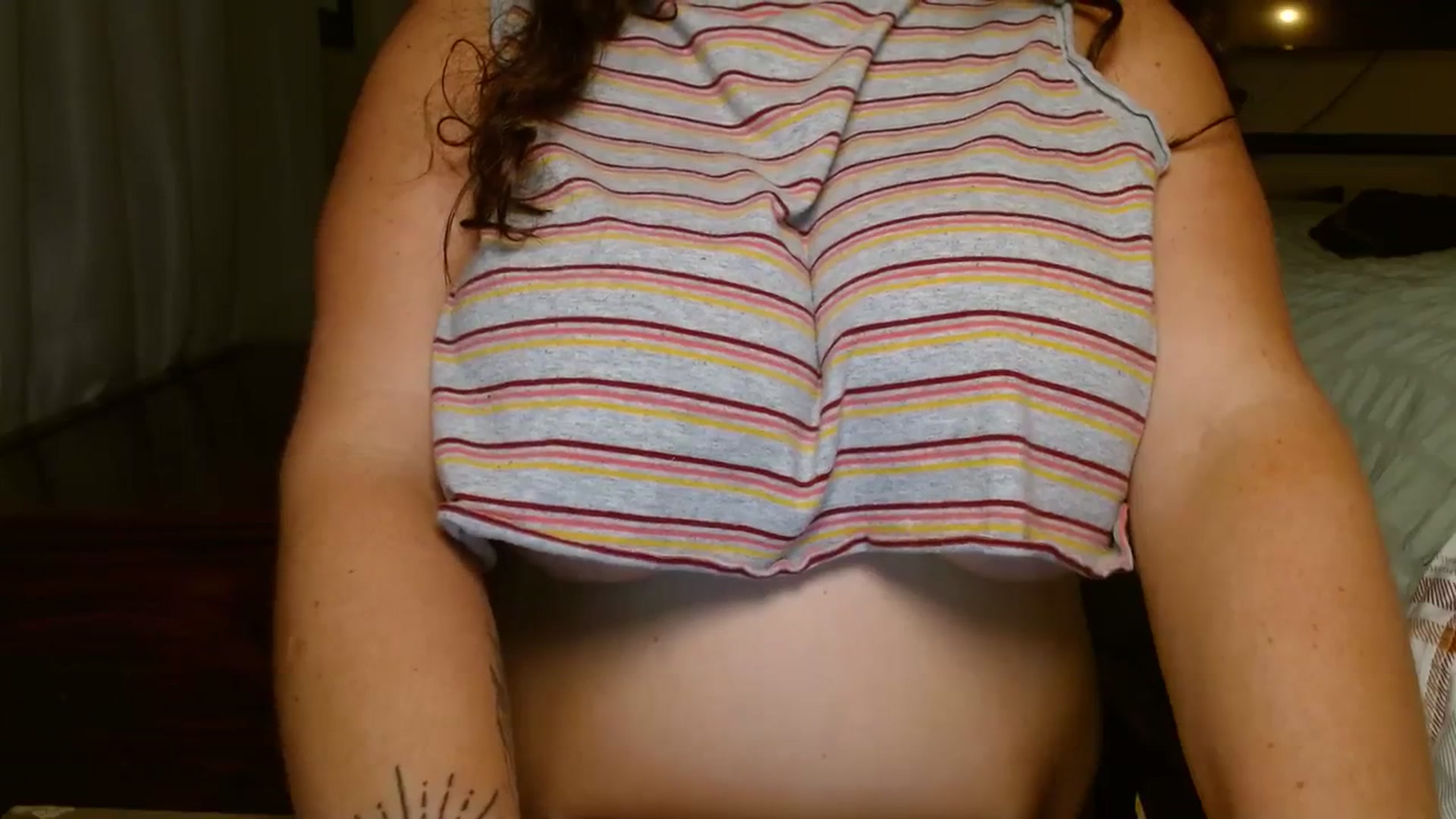 Gallery image thumbnail from SweetTea37's myfreecams stream on, 10/23/2023, 03:17 image 4 of 20