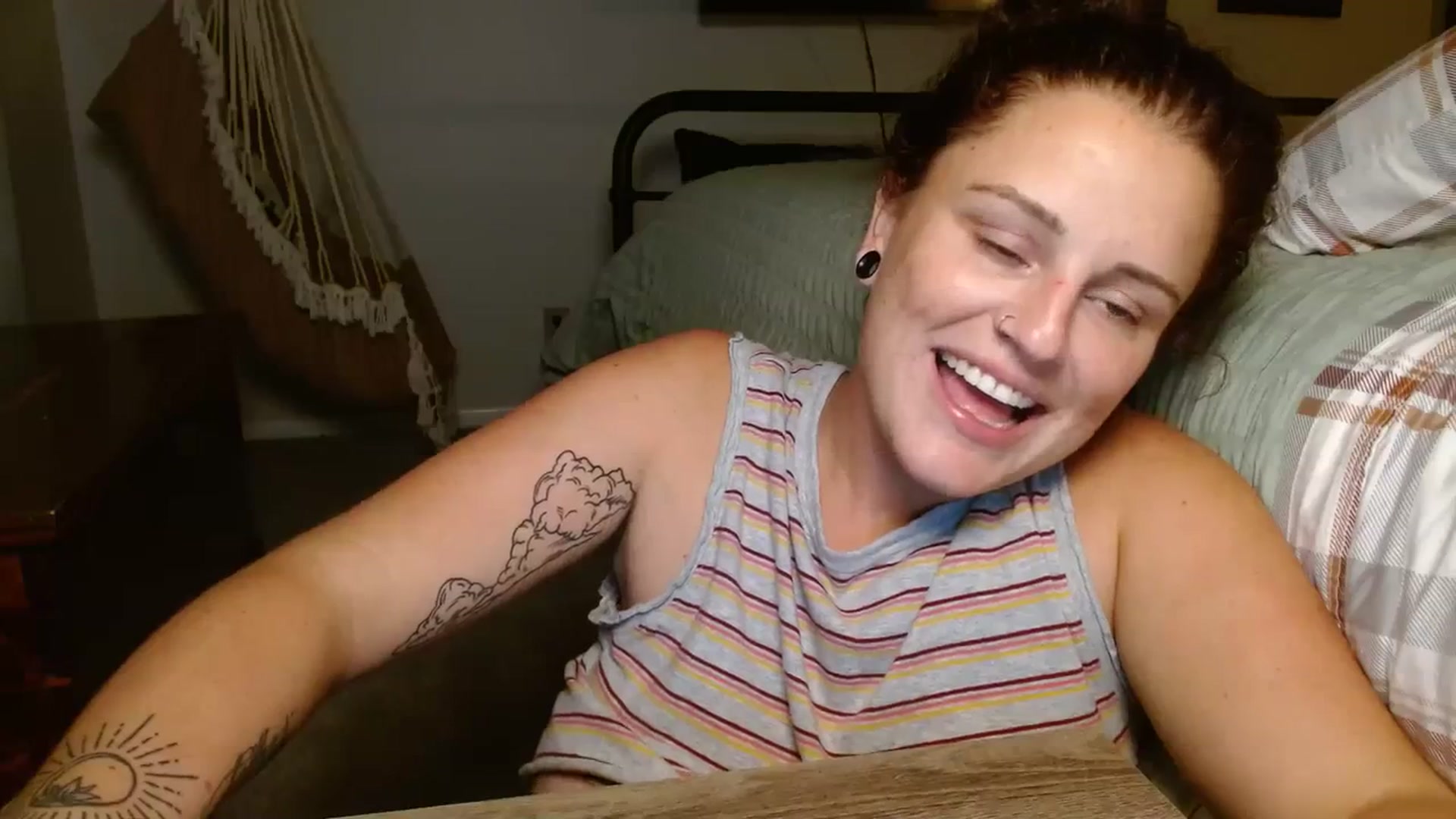 Gallery image thumbnail from SweetTea37's myfreecams stream on, 10/23/2023, 03:17 image 11 of 20