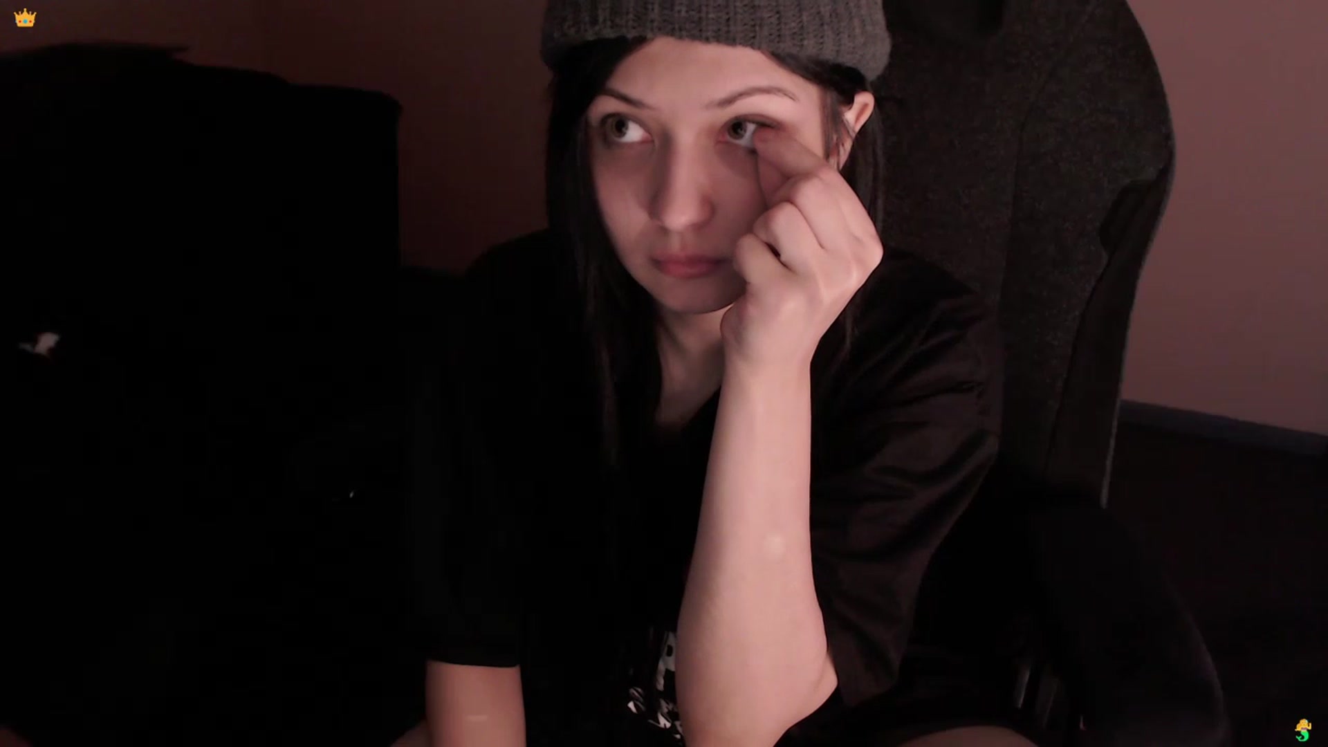 Gallery image thumbnail from SweetTits19's myfreecams stream on, 03/14/2023, 08:31 image 10 of 20