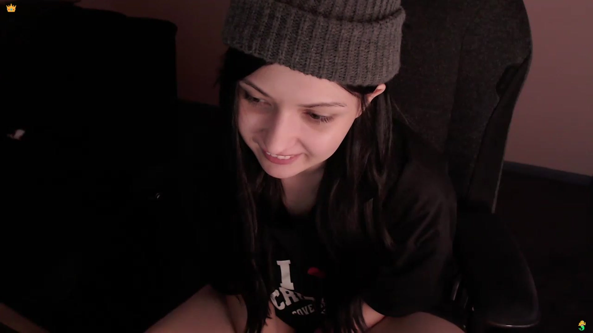Gallery image thumbnail from SweetTits19's myfreecams stream on, 03/14/2023, 08:31 image 9 of 20
