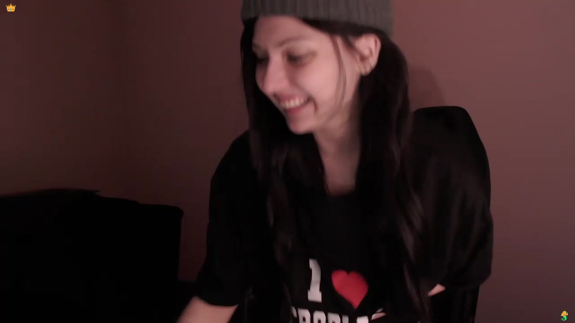 Gallery image thumbnail from SweetTits19's myfreecams stream on, 03/14/2023, 08:31 image 7 of 20