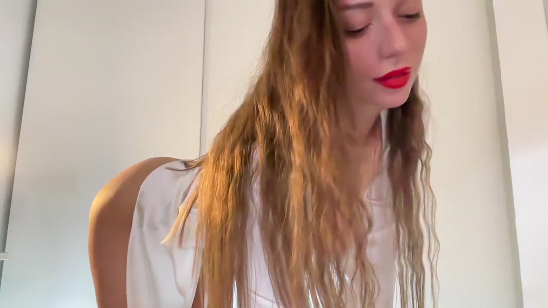 Gallery image thumbnail from SweetTits20's myfreecams stream on, 04/17/2024, 21:44 image 18 of 20