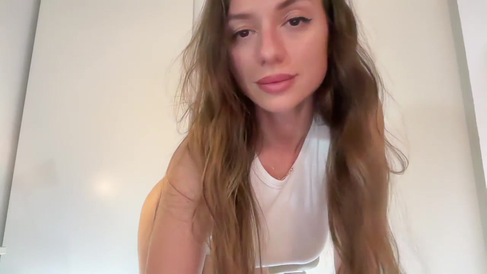 Gallery image thumbnail from SweetTits20's myfreecams stream on, 05/21/2024, 22:36 image 11 of 20