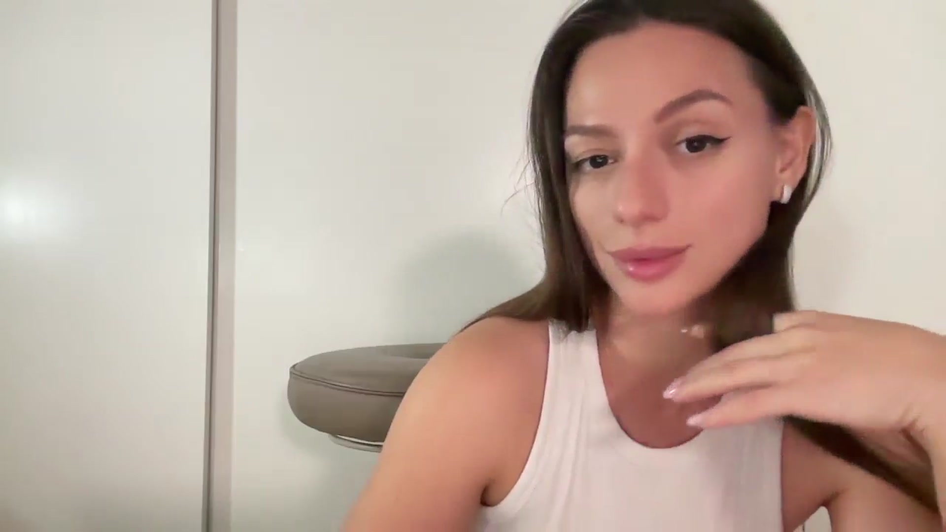 Gallery image thumbnail from SweetTits20's myfreecams stream on, 06/21/2024, 19:48 image 19 of 20
