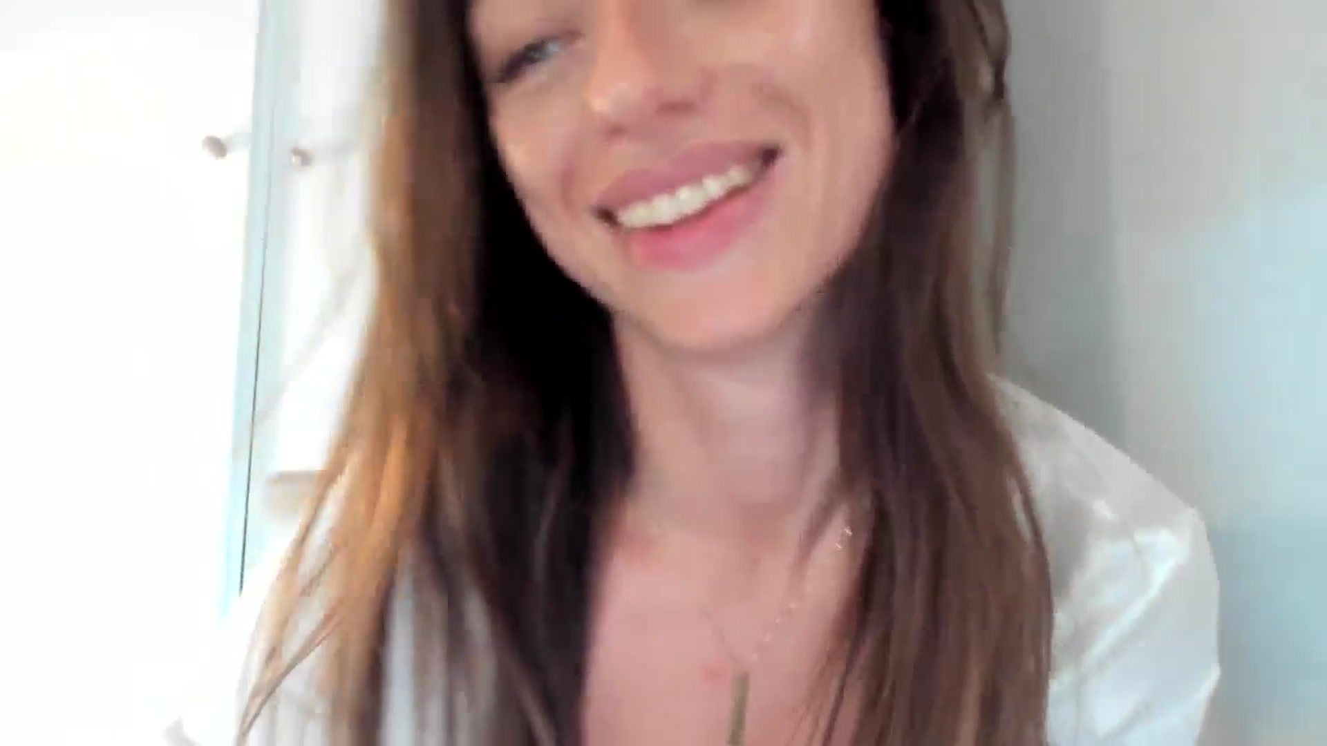 Gallery image thumbnail from SweetTits20's myfreecams stream on, 10/04/2024, 02:10 image 9 of 20