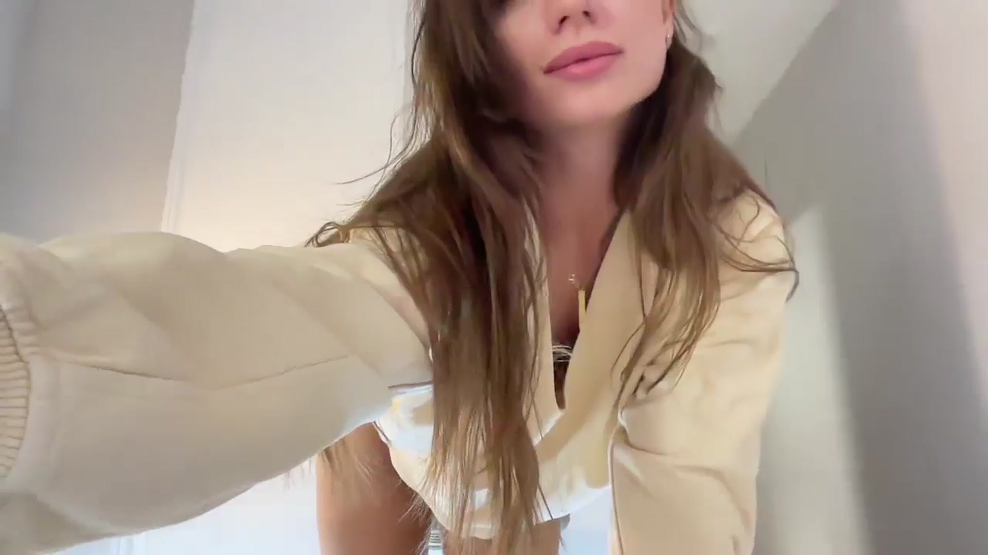 Gallery image thumbnail from SweetTits20's myfreecams stream on, 10/08/2024, 22:07 image 8 of 20