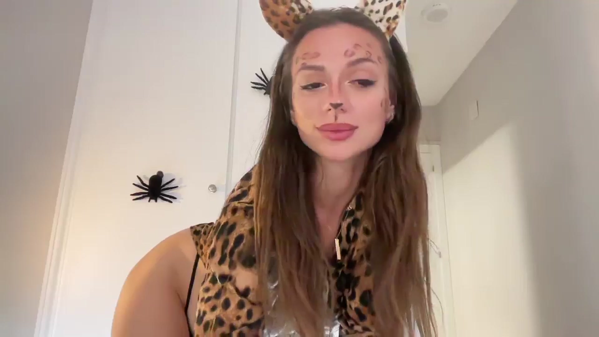 Gallery image thumbnail from SweetTits20's myfreecams stream on, 10/31/2024, 23:51 image 14 of 20