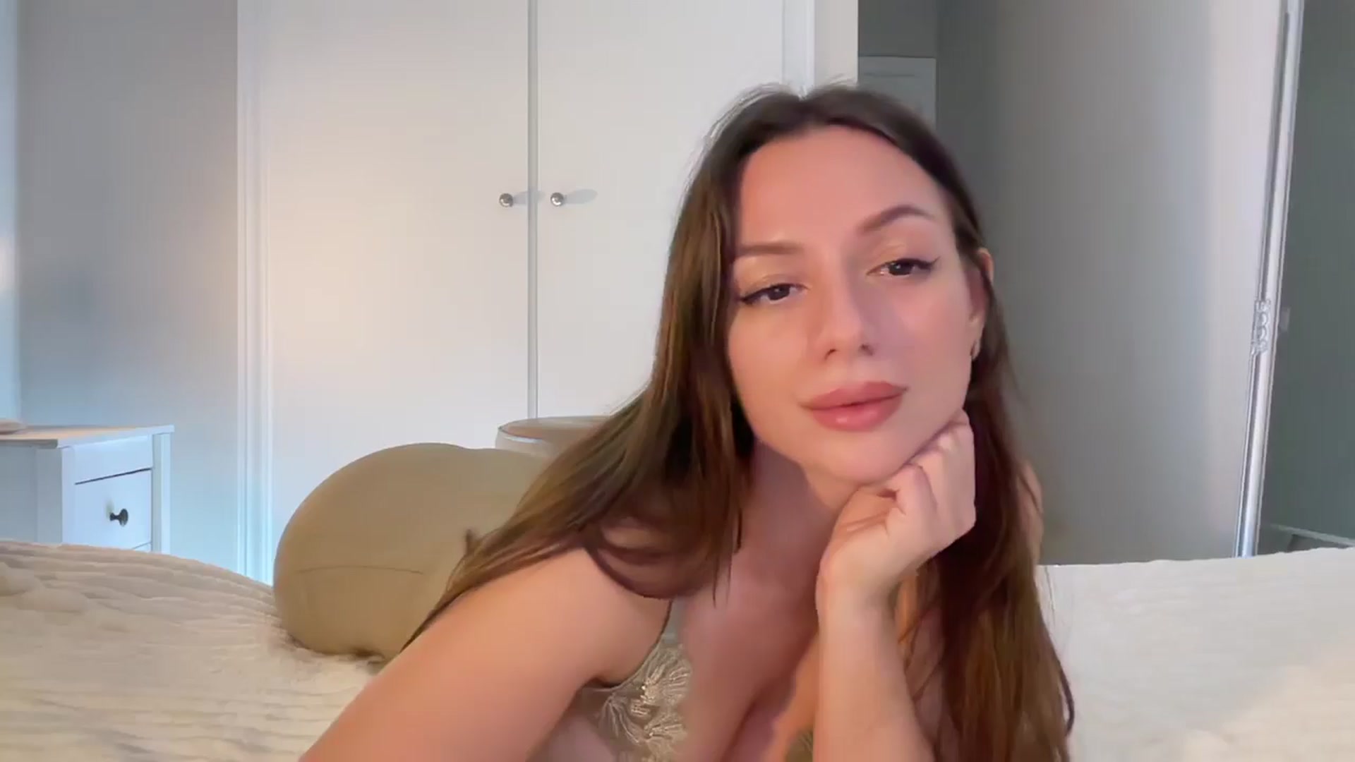 Gallery image thumbnail from SweetTits20's myfreecams stream on, 11/08/2024, 23:46 image 3 of 20