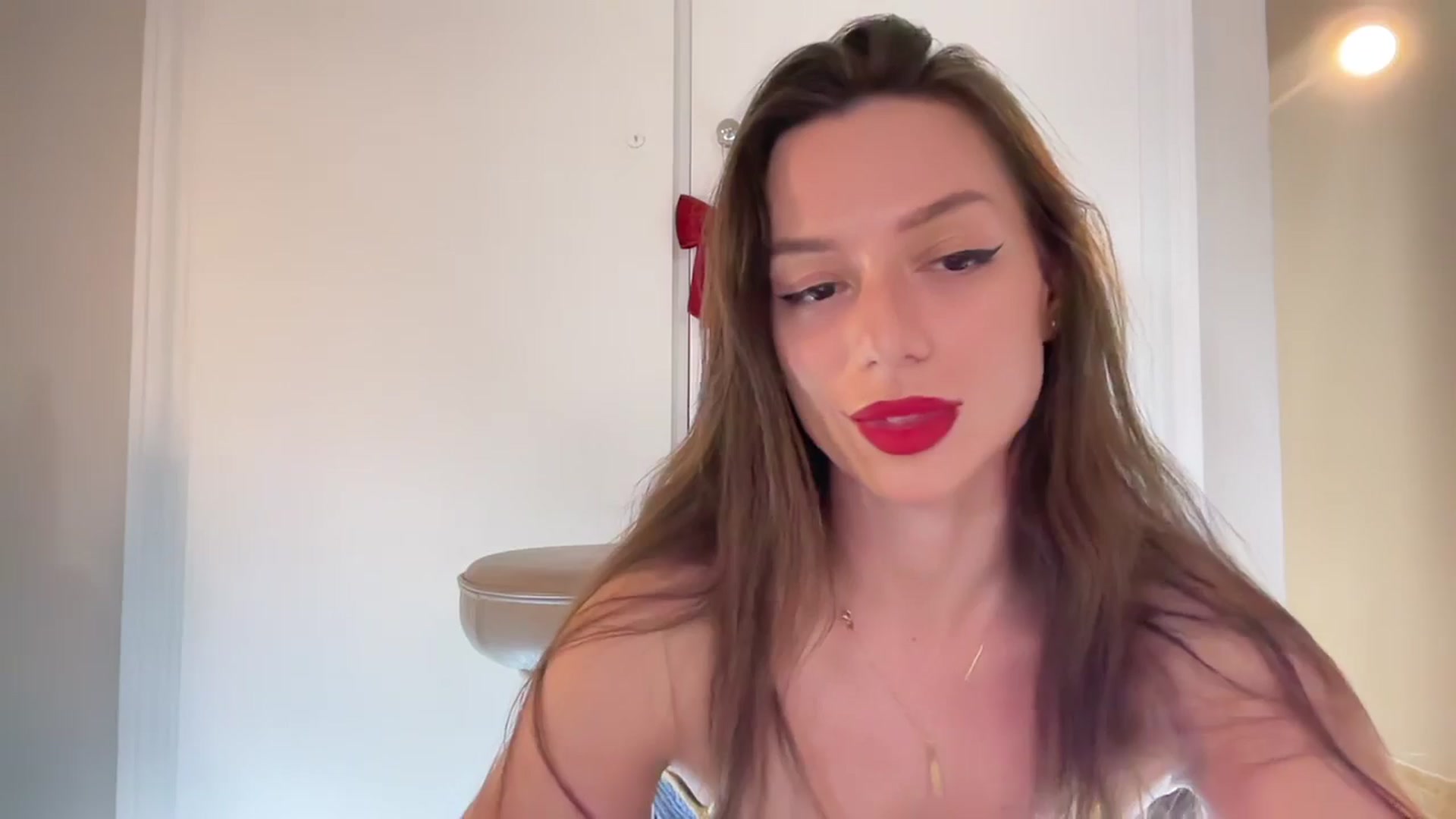 Gallery image thumbnail from SweetTits20's myfreecams stream on, 12/31/2024, 24:33 image 10 of 20