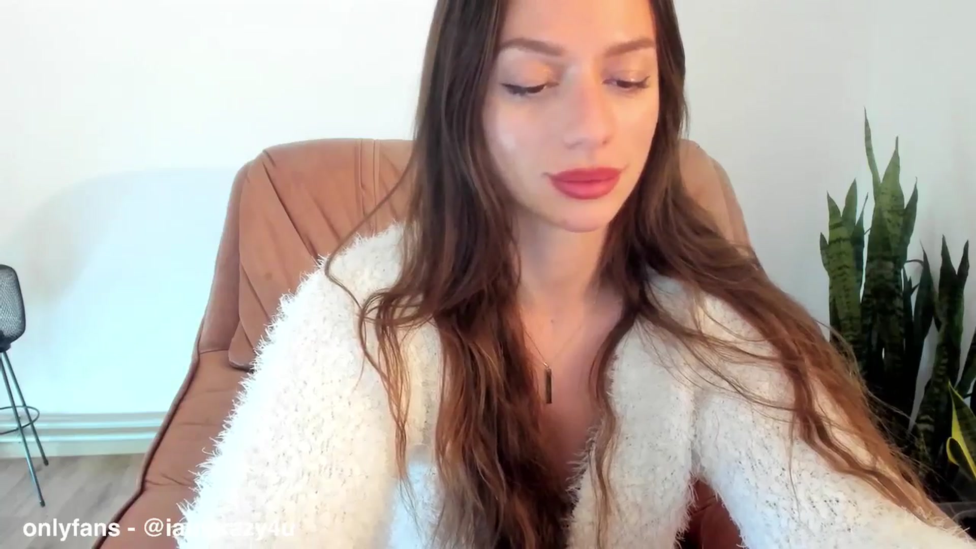 Gallery image thumbnail from SweetTits20's myfreecams stream on, 05/21/2025, 24:20 image 5 of 20