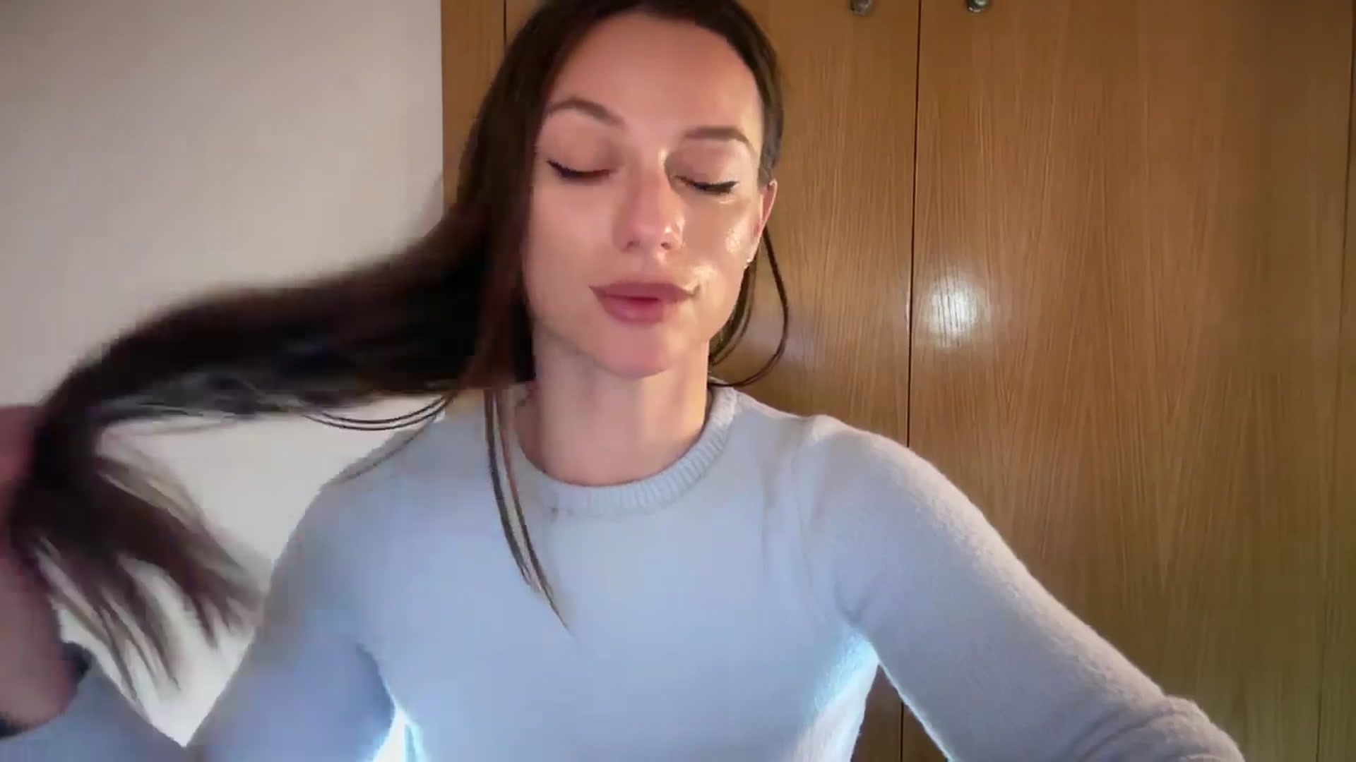 Gallery image thumbnail from SweetTits20's myfreecams stream on, 11/18/2025, 08:56 image 15 of 20
