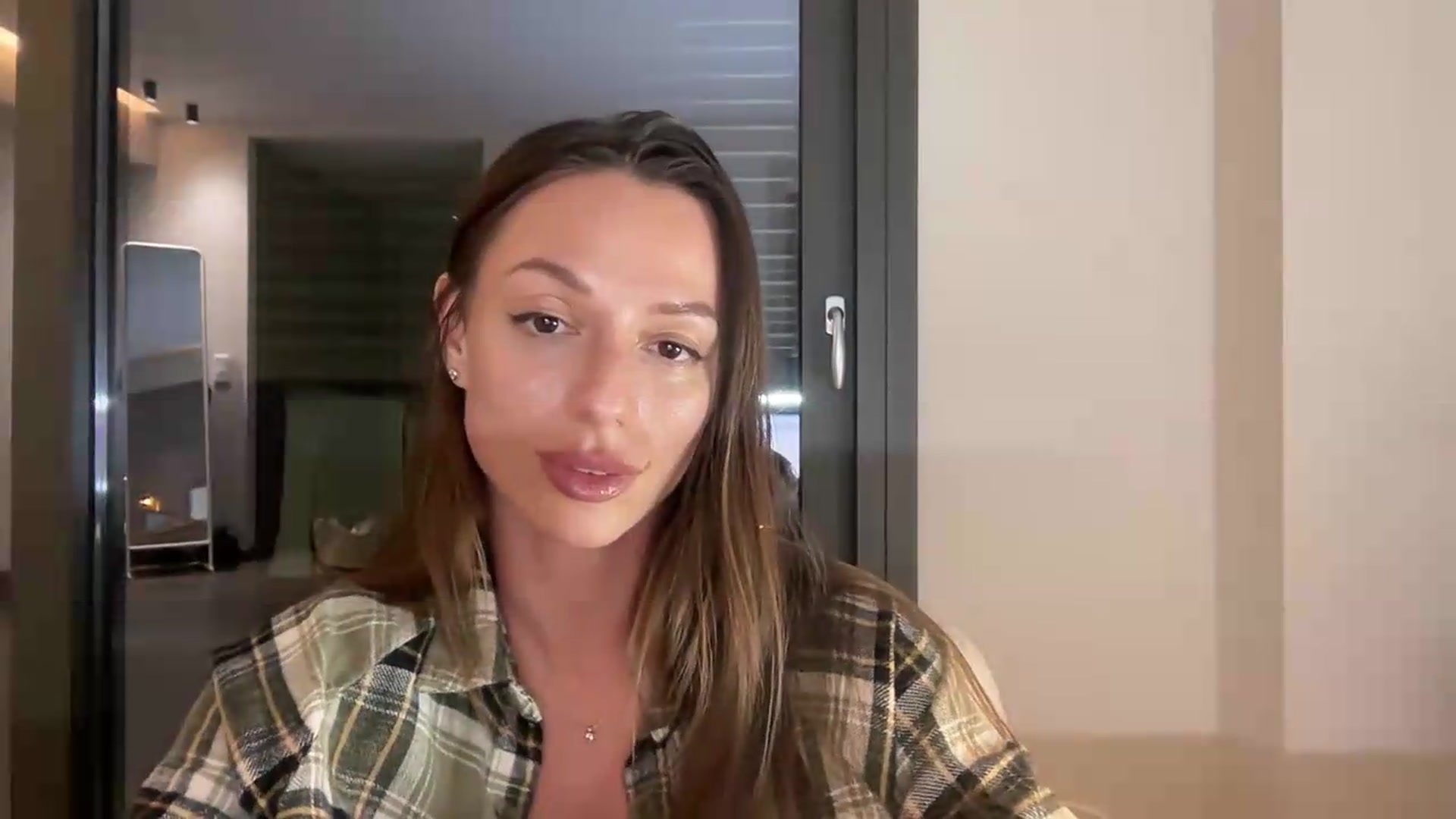 Gallery image thumbnail from SweetTits20's myfreecams stream on, 08/17/2026, 03:10 image 15 of 20