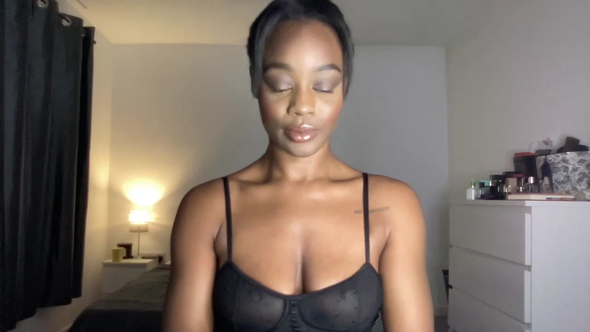 Gallery image thumbnail from SweetXEbony1's myfreecams stream on, 06/01/2023, 20:24 image 10 of 20