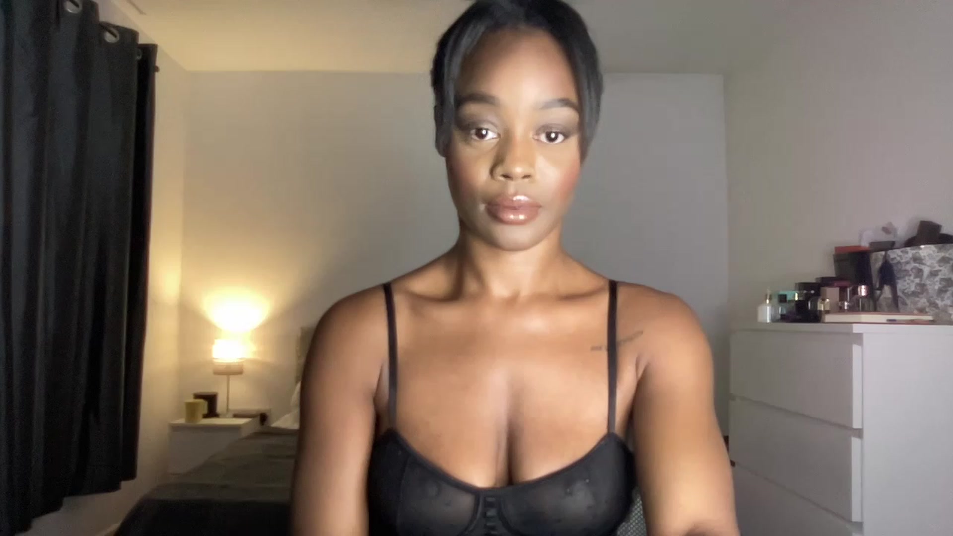 Gallery image thumbnail from SweetXEbony1's myfreecams stream on, 06/01/2023, 20:24 image 13 of 20