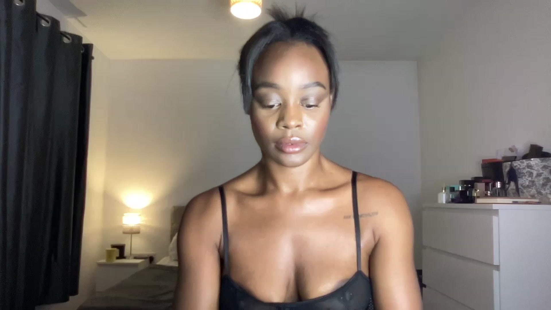 Gallery image thumbnail from SweetXEbony1's myfreecams stream on, 06/01/2023, 22:26 image 19 of 20