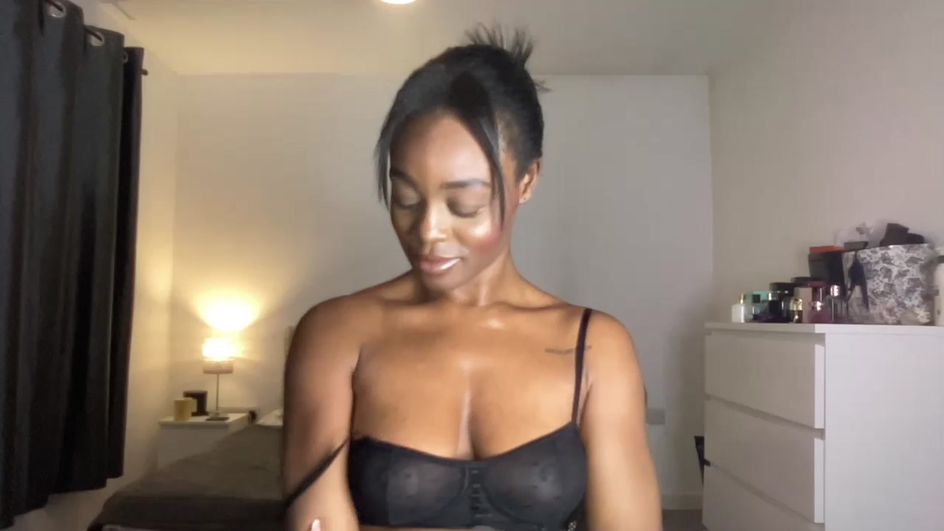 Gallery image thumbnail from SweetXEbony1's myfreecams stream on, 06/05/2023, 22:28 image 10 of 20