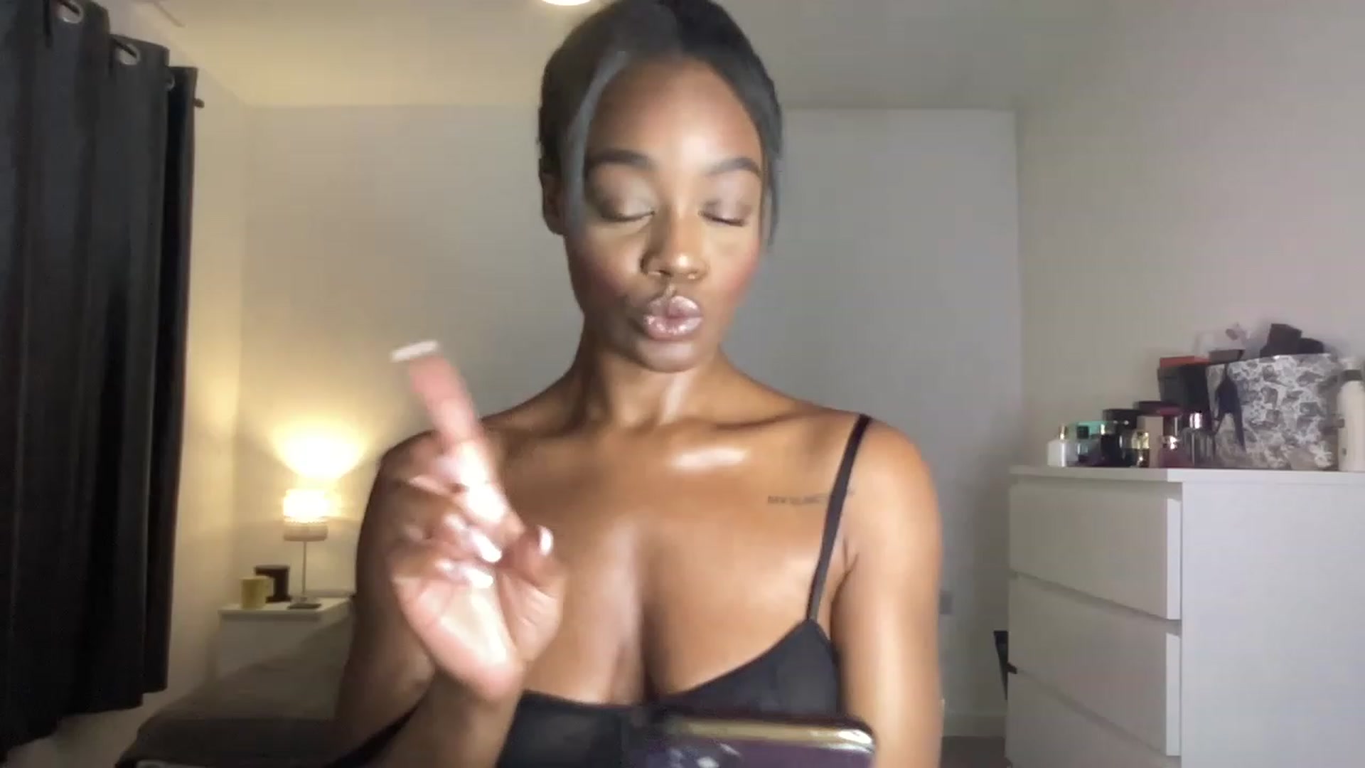 Gallery image thumbnail from SweetXEbony1's myfreecams stream on, 06/05/2023, 22:28 image 2 of 20