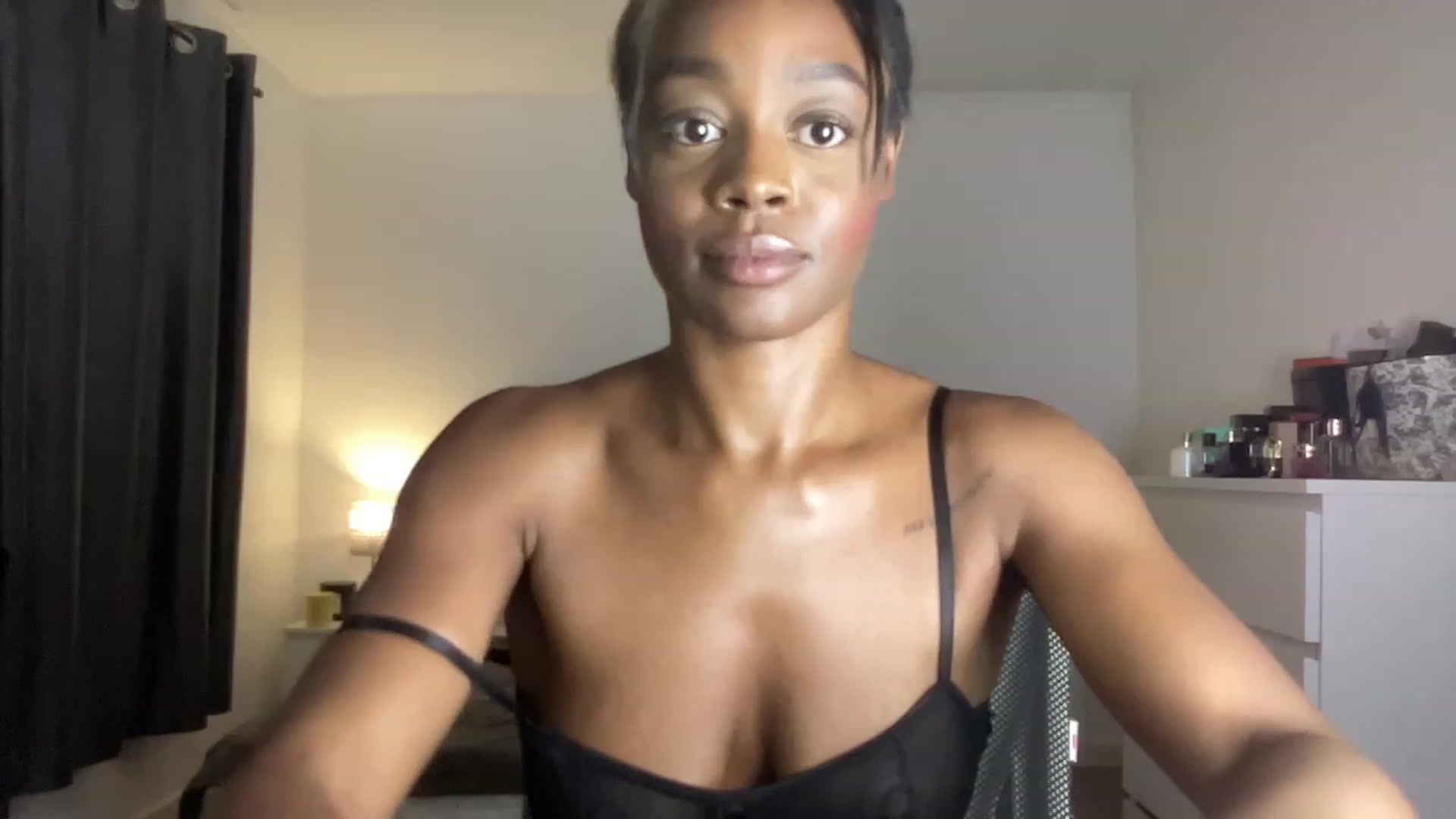 Gallery image thumbnail from SweetXEbony1's myfreecams stream on, 06/06/2023, 24:03 image 16 of 20