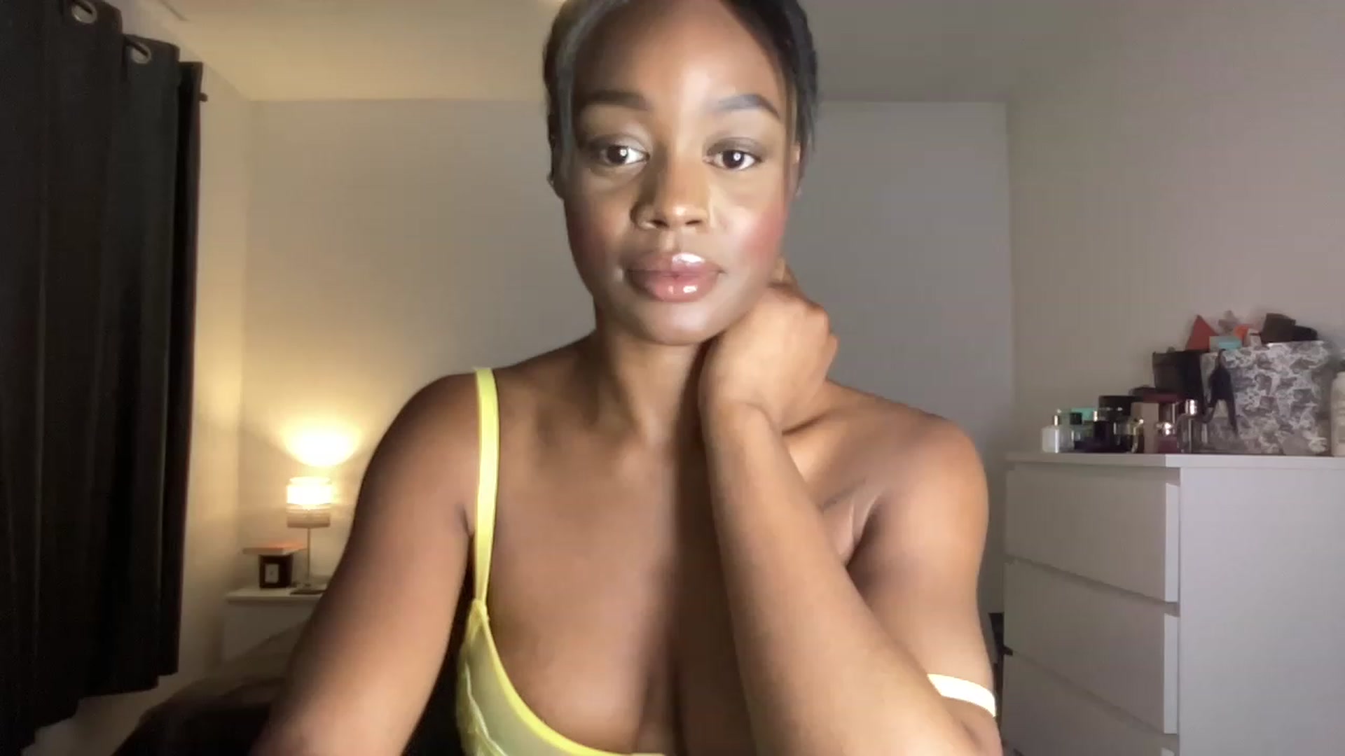 Gallery image thumbnail from SweetXEbony1's myfreecams stream on, 06/06/2023, 22:23 image 16 of 20