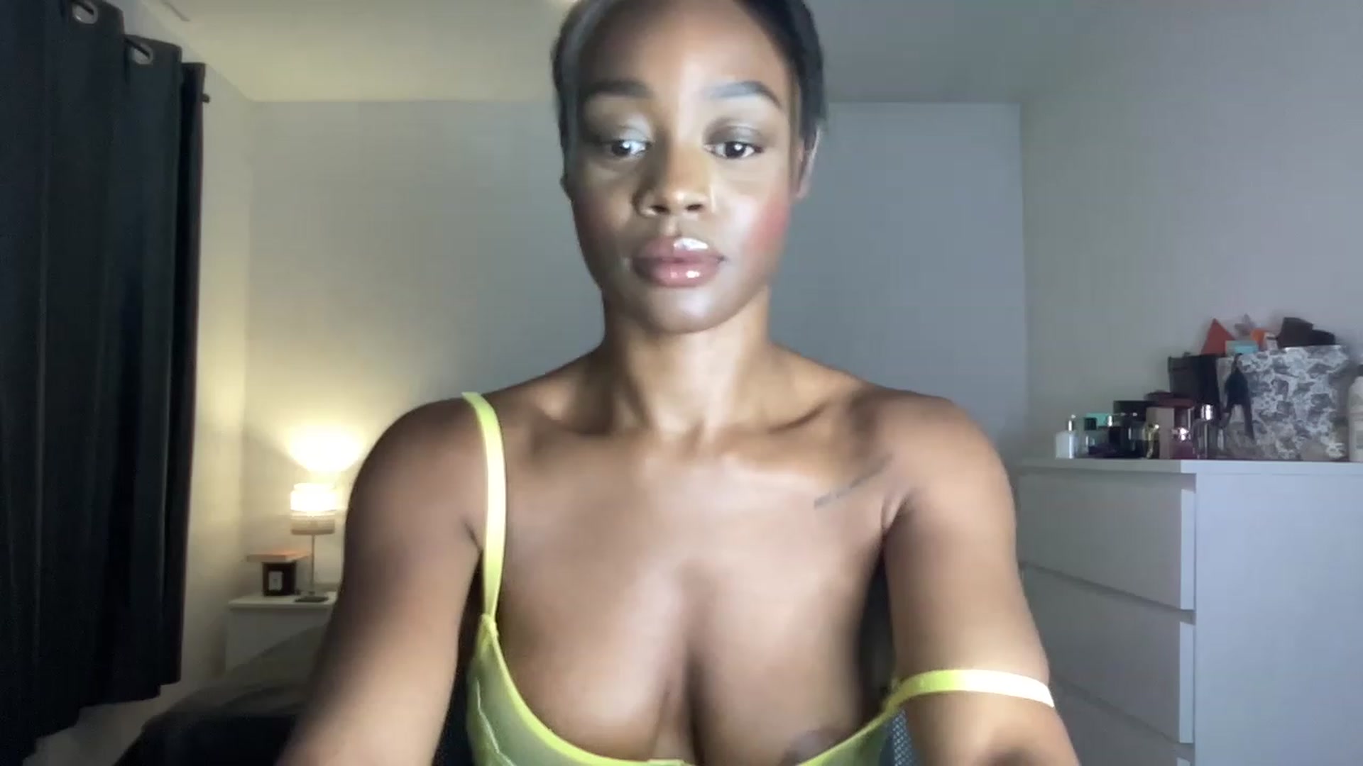 Gallery image thumbnail from SweetXEbony1's myfreecams stream on, 06/06/2023, 22:23 image 18 of 20