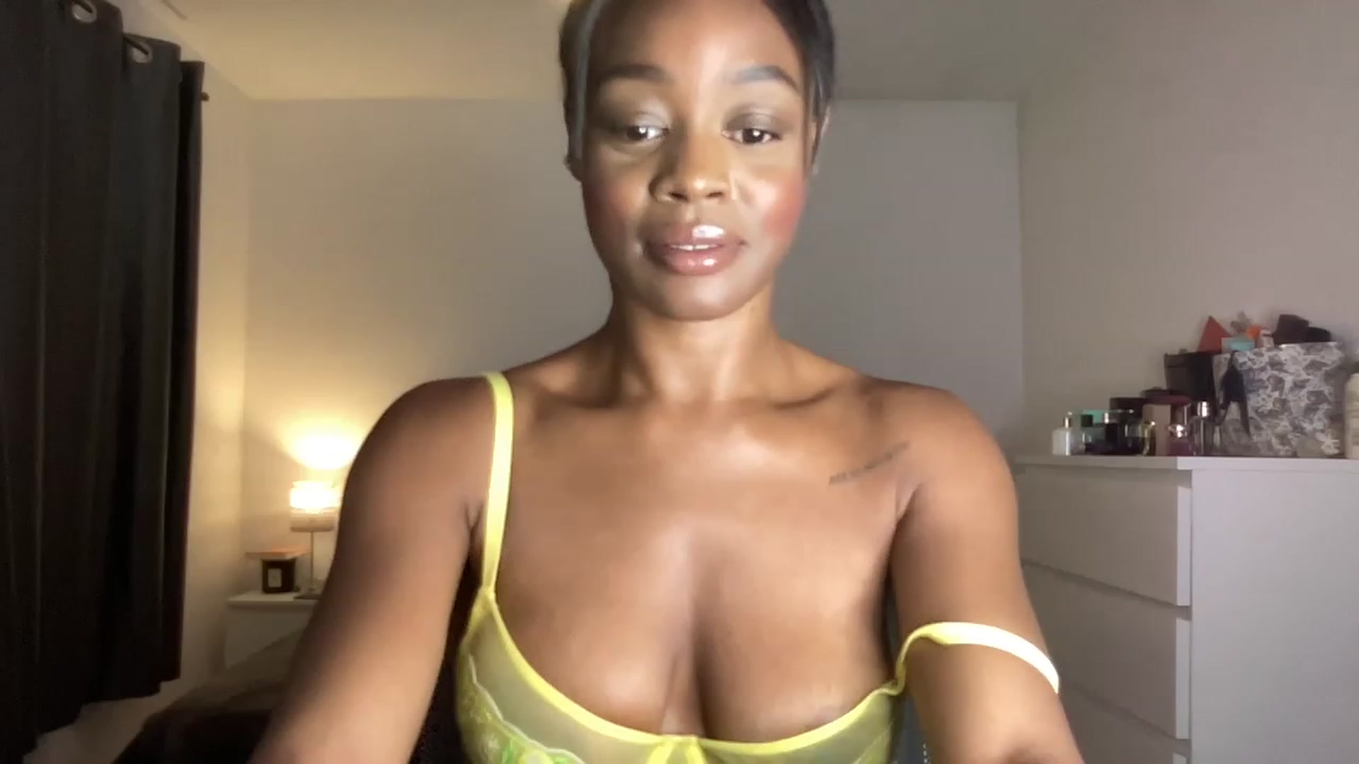 Gallery image thumbnail from SweetXEbony1's myfreecams stream on, 06/06/2023, 22:23 image 1 of 20