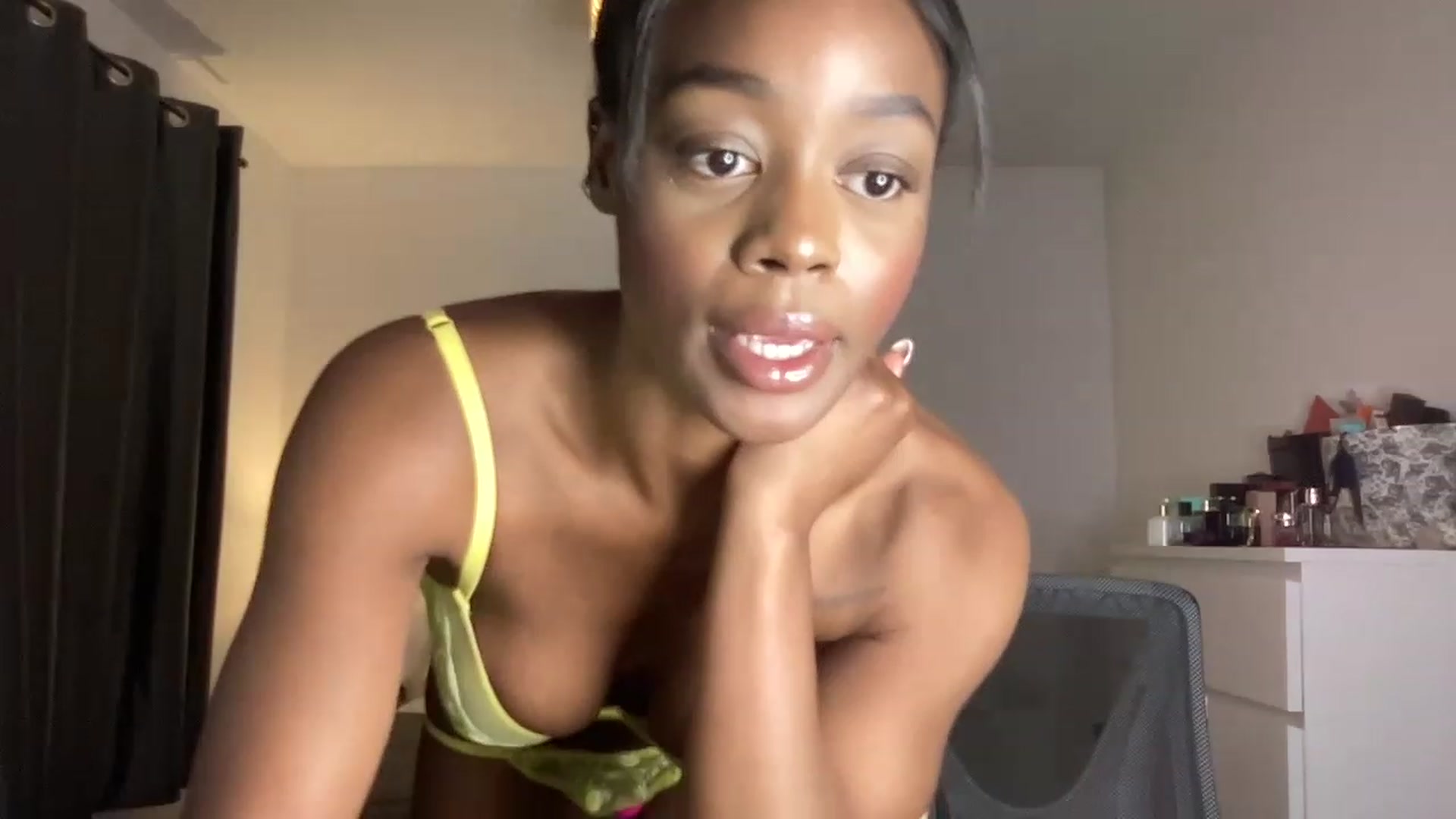 Gallery image thumbnail from SweetXEbony1's myfreecams stream on, 06/06/2023, 22:23 image 11 of 20