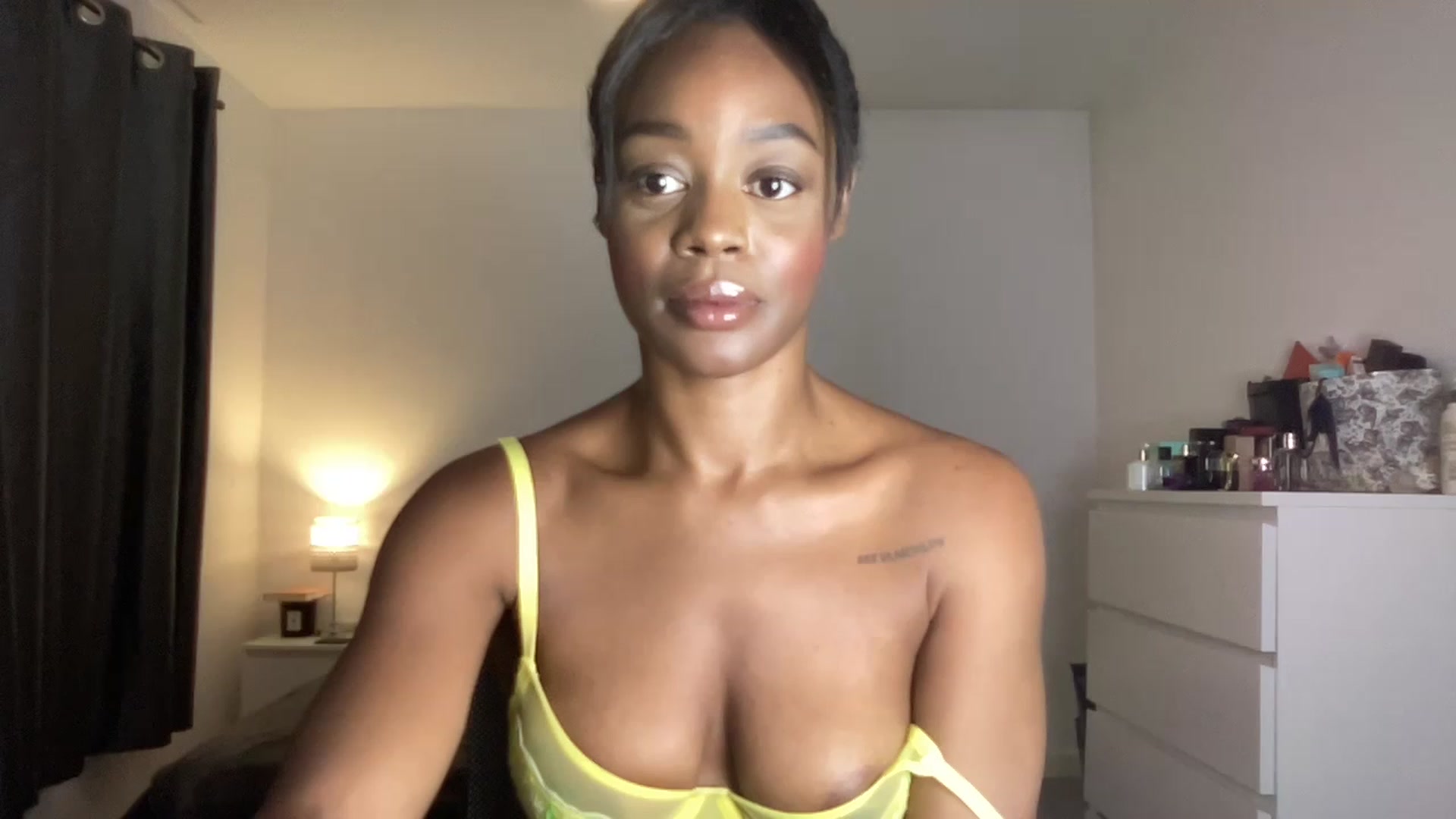 Gallery image thumbnail from SweetXEbony1's myfreecams stream on, 06/06/2023, 22:23 image 17 of 20