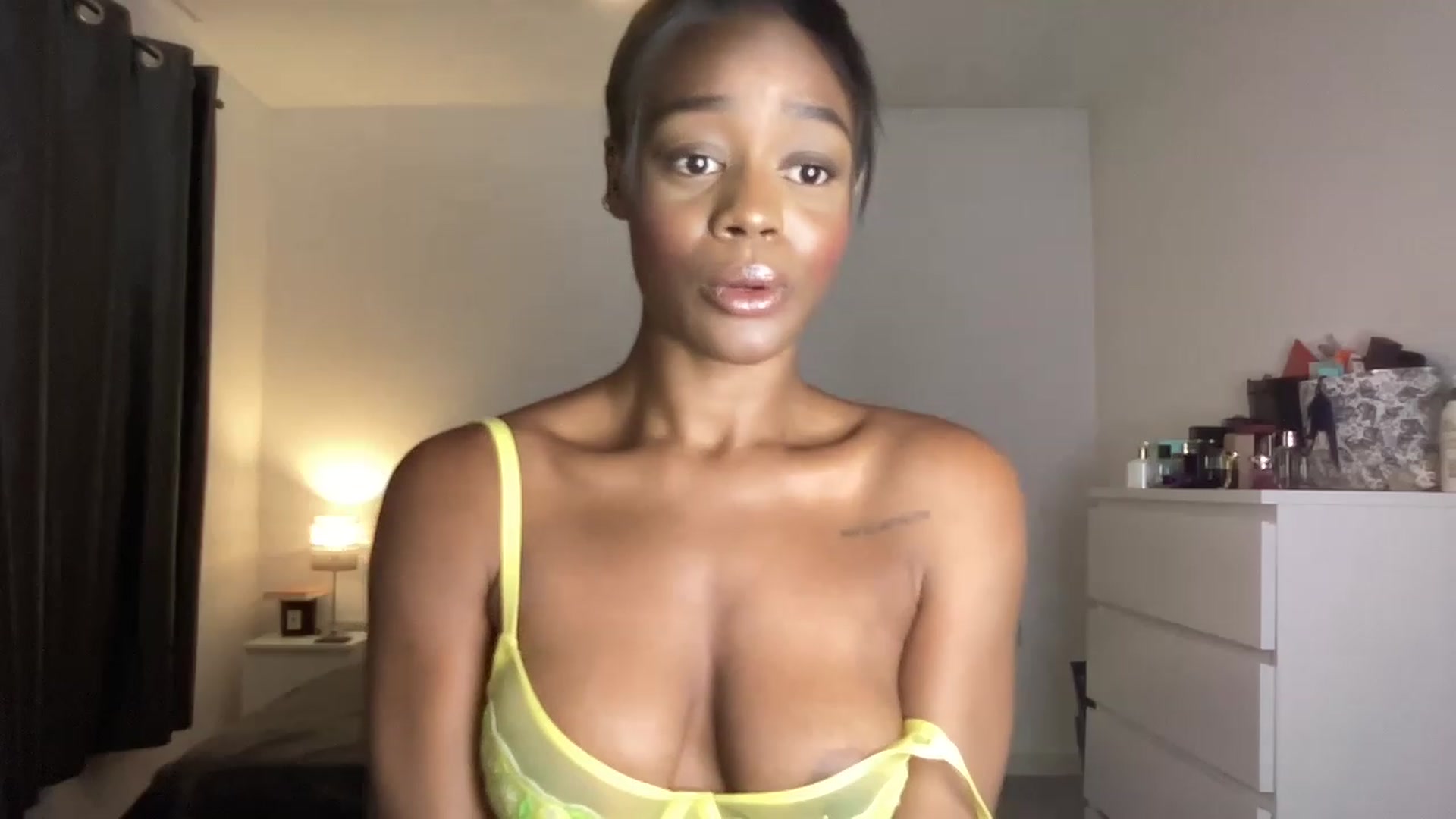 Gallery image thumbnail from SweetXEbony1's myfreecams stream on, 06/06/2023, 22:23 image 4 of 20