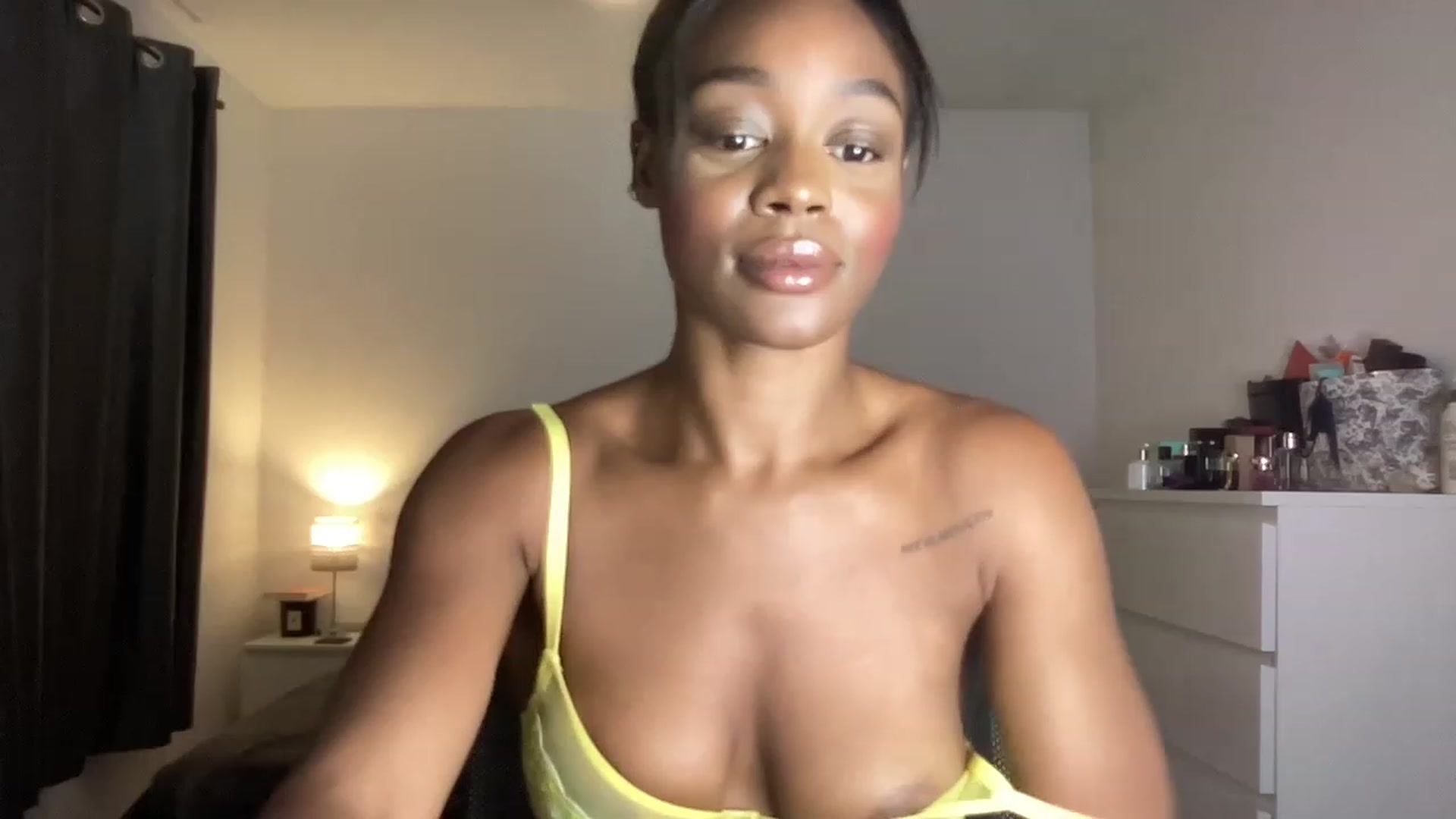 Gallery image thumbnail from SweetXEbony1's myfreecams stream on, 06/06/2023, 22:23 image 15 of 20