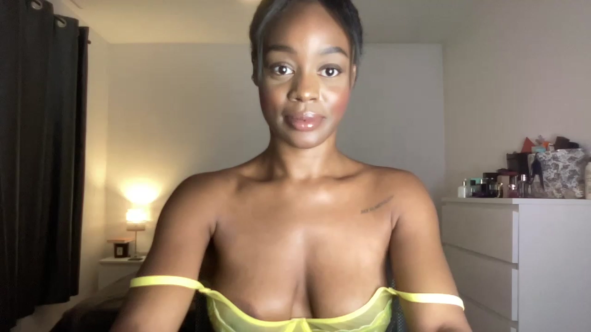 Gallery image thumbnail from SweetXEbony1's myfreecams stream on, 06/06/2023, 23:01 image 11 of 20